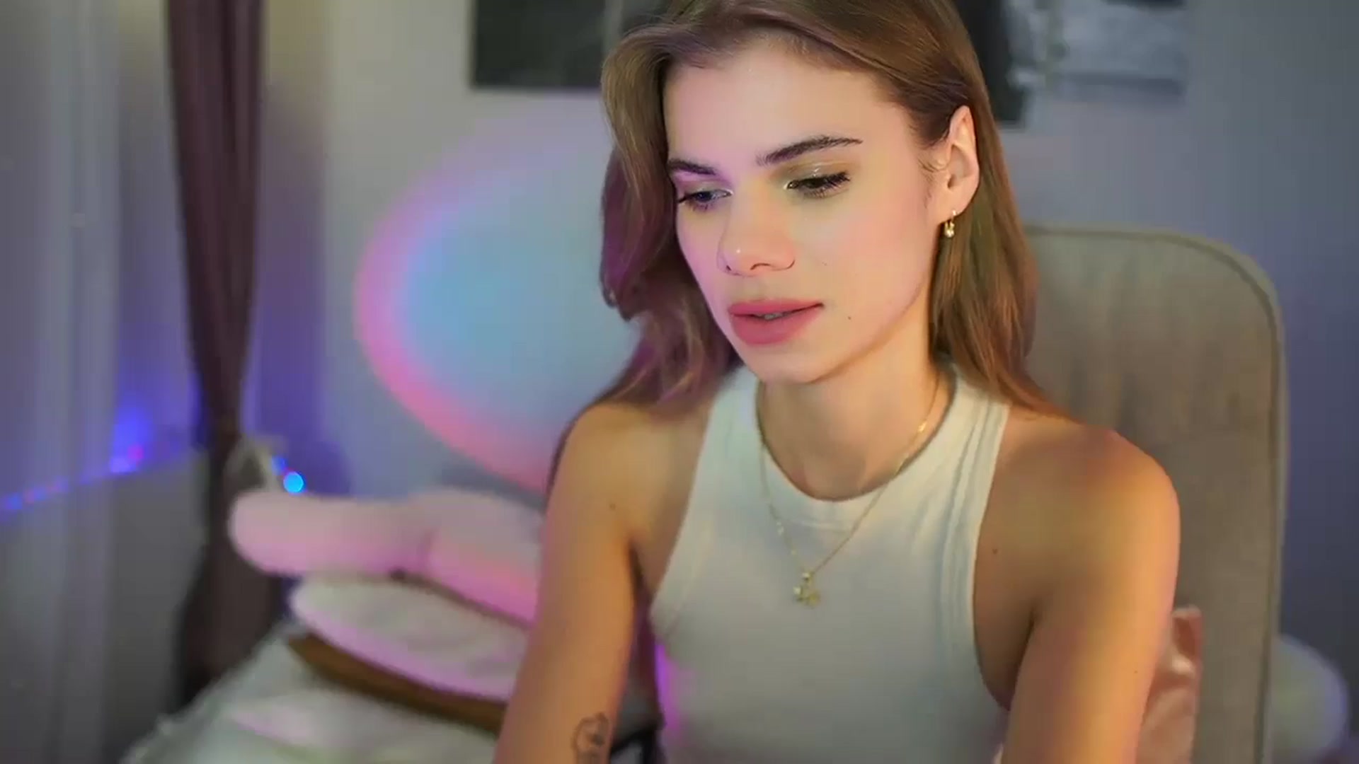 Gallery image thumbnail from RileyReid_18's myfreecams stream on, 07/23/2024, 20:36 image 15 of 20