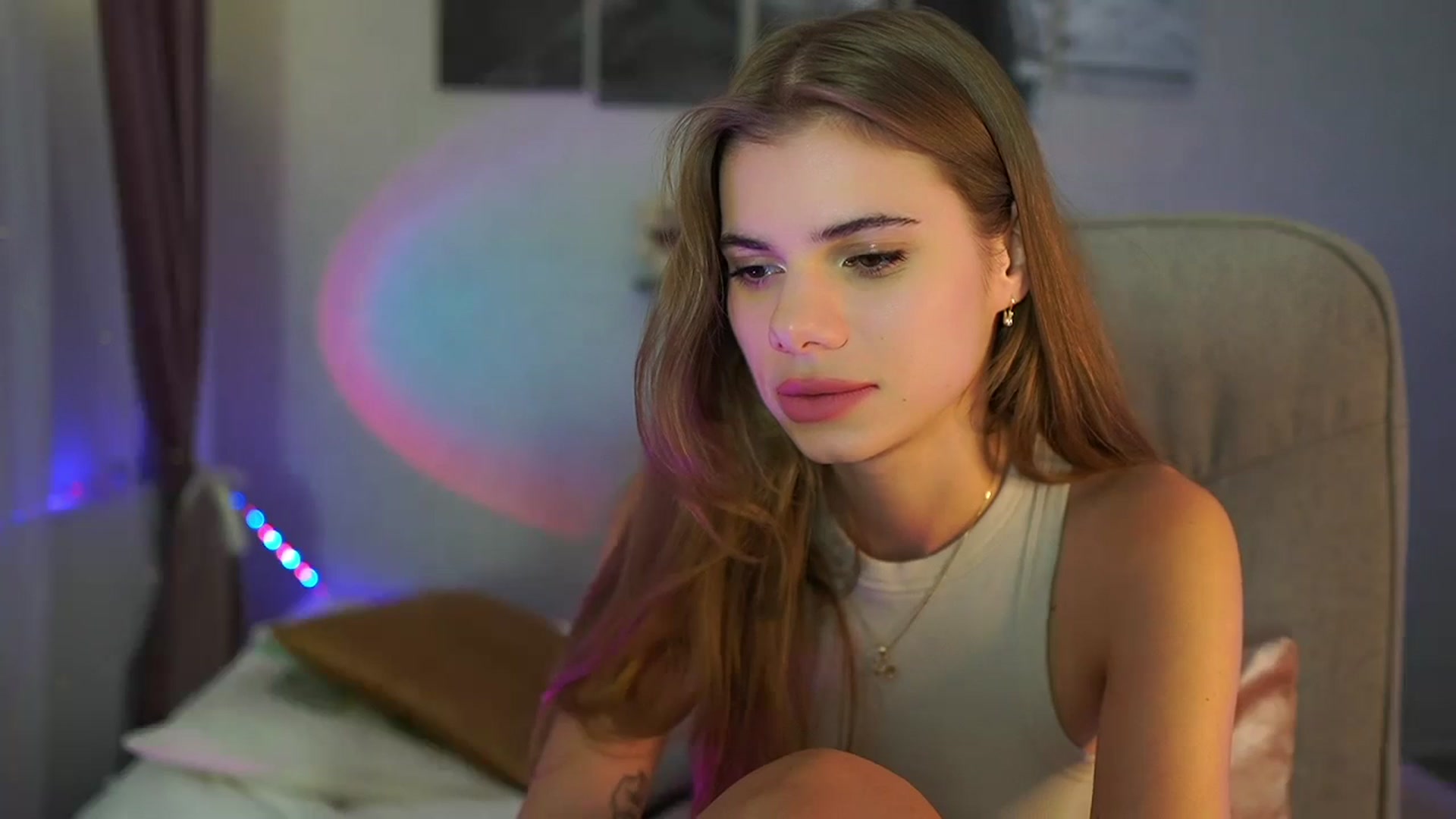 Gallery image thumbnail from RileyReid_18's myfreecams stream on, 07/23/2024, 21:49 image 10 of 20