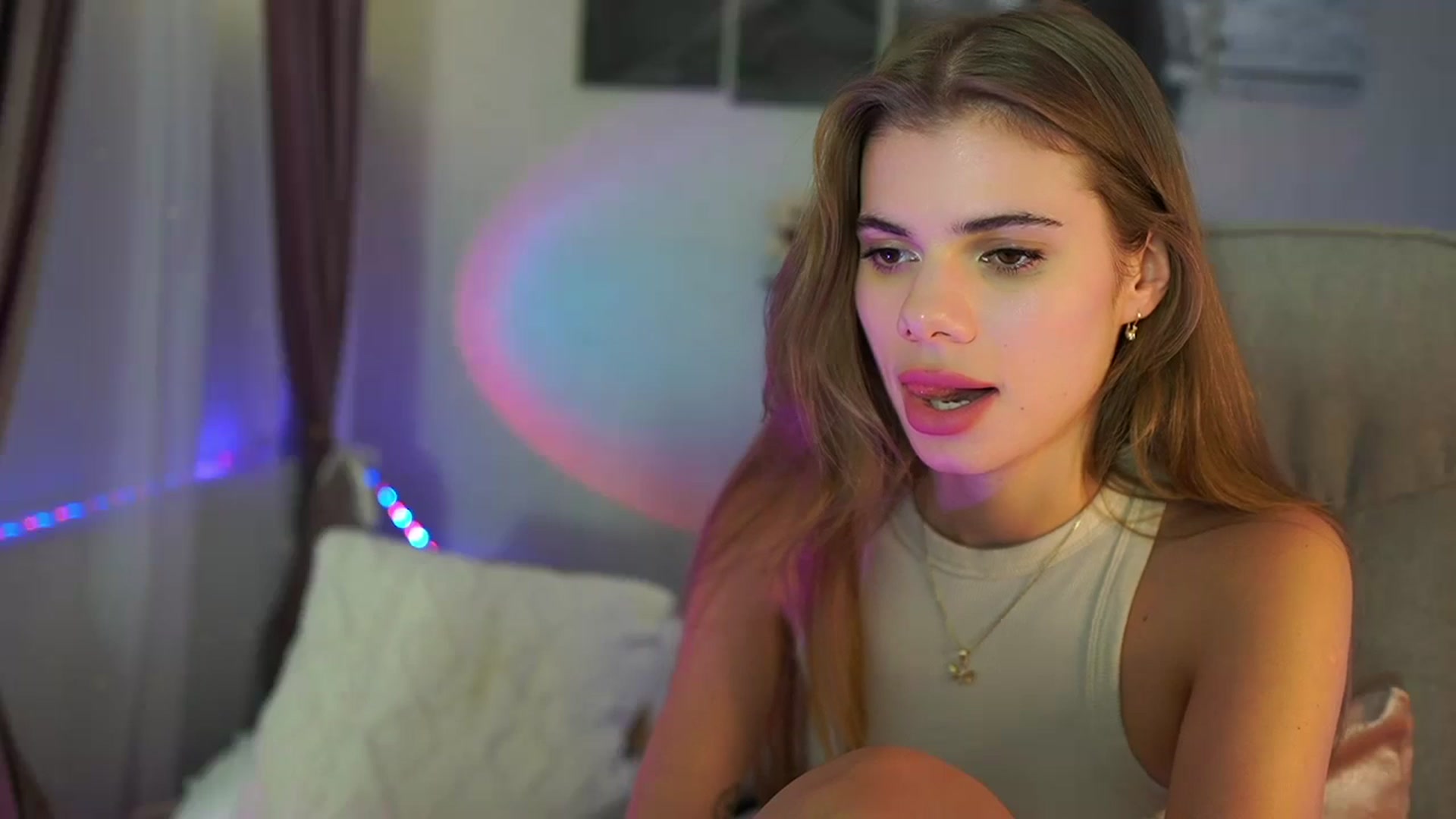 Gallery image thumbnail from RileyReid_18's myfreecams stream on, 07/23/2024, 22:36 image 16 of 20