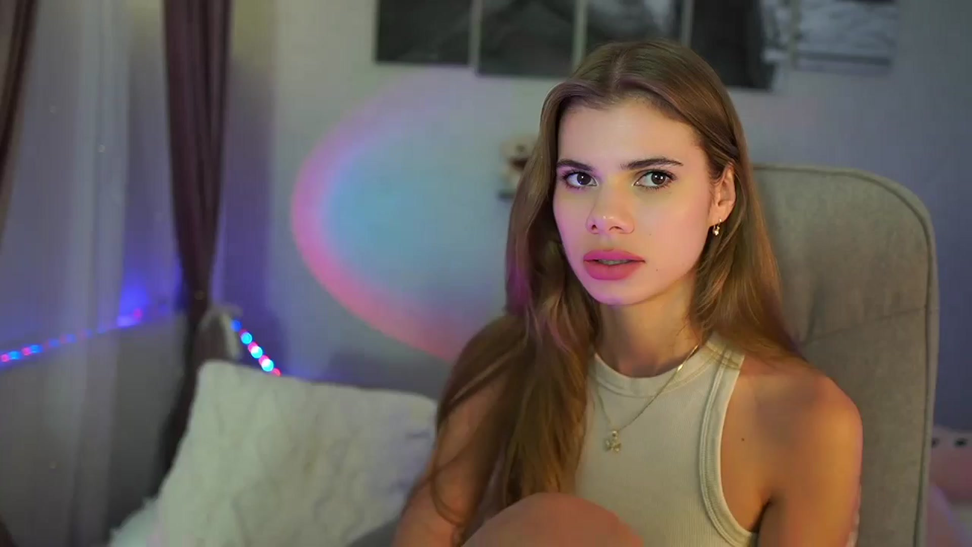 Gallery image thumbnail from RileyReid_18's myfreecams stream on, 07/23/2024, 22:36 image 1 of 20