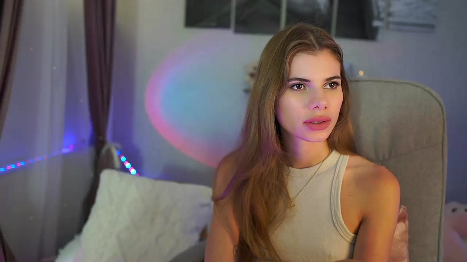 Gallery image thumbnail from RileyReid_18's myfreecams stream on, 07/23/2024, 22:36 image 10 of 20