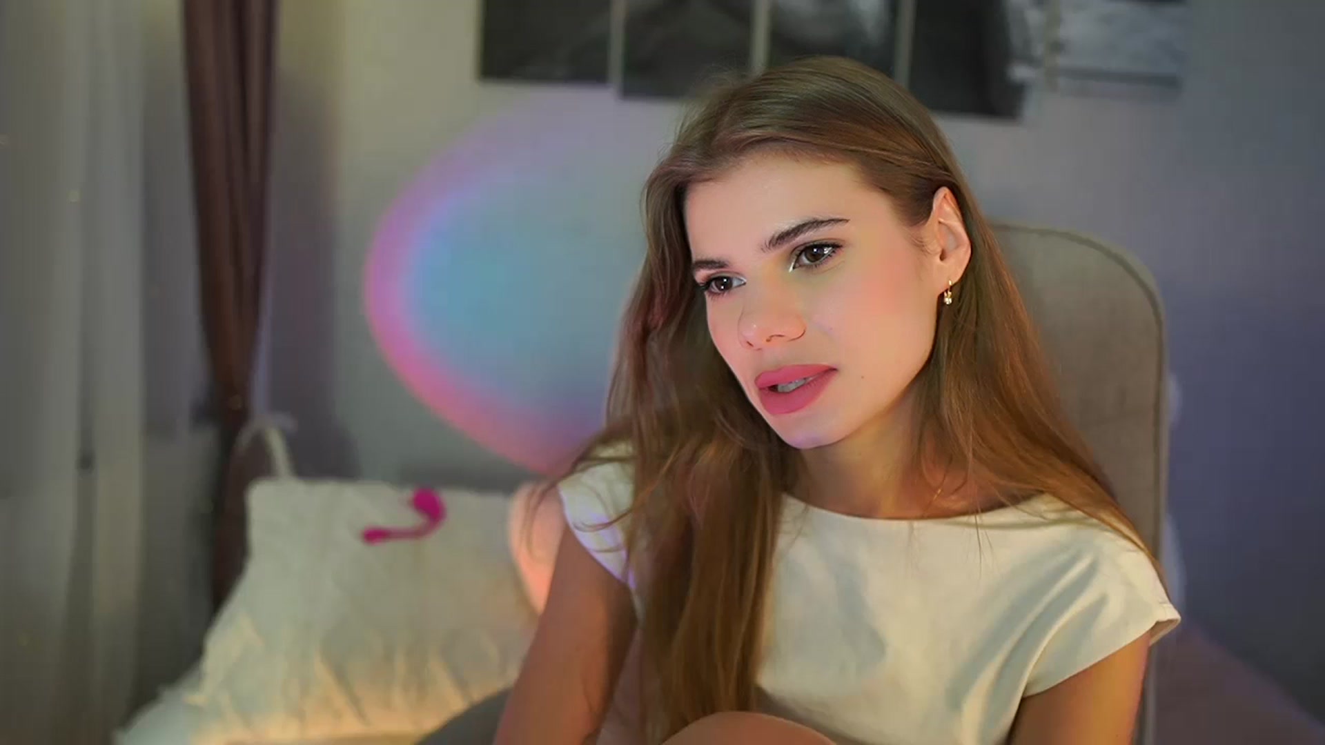 Gallery image thumbnail from RileyReid_18's myfreecams stream on, 07/24/2024, 17:56 image 6 of 20