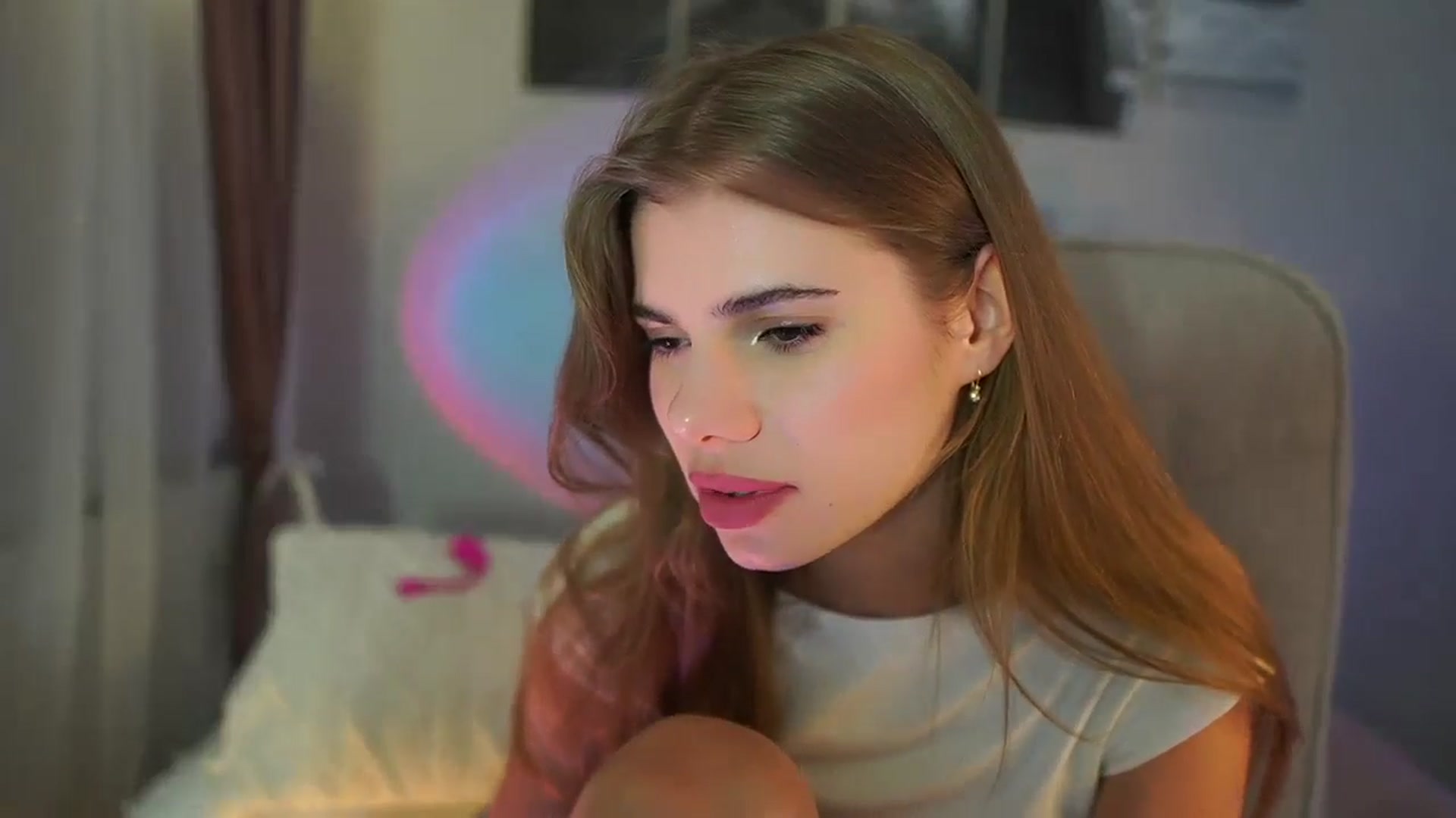 Gallery image thumbnail from RileyReid_18's myfreecams stream on, 07/24/2024, 17:56 image 5 of 20