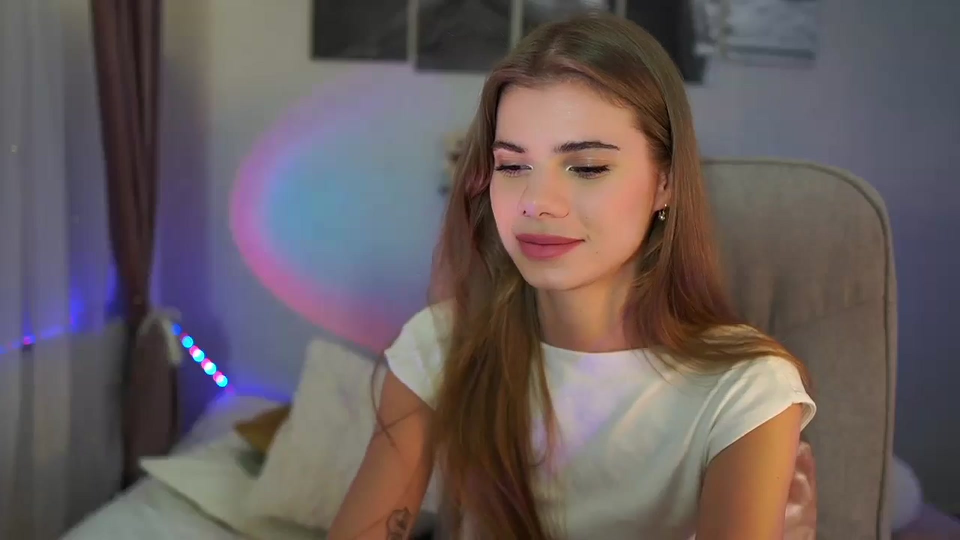 Gallery image thumbnail from RileyReid_18's myfreecams stream on, 07/24/2024, 19:18 image 20 of 20