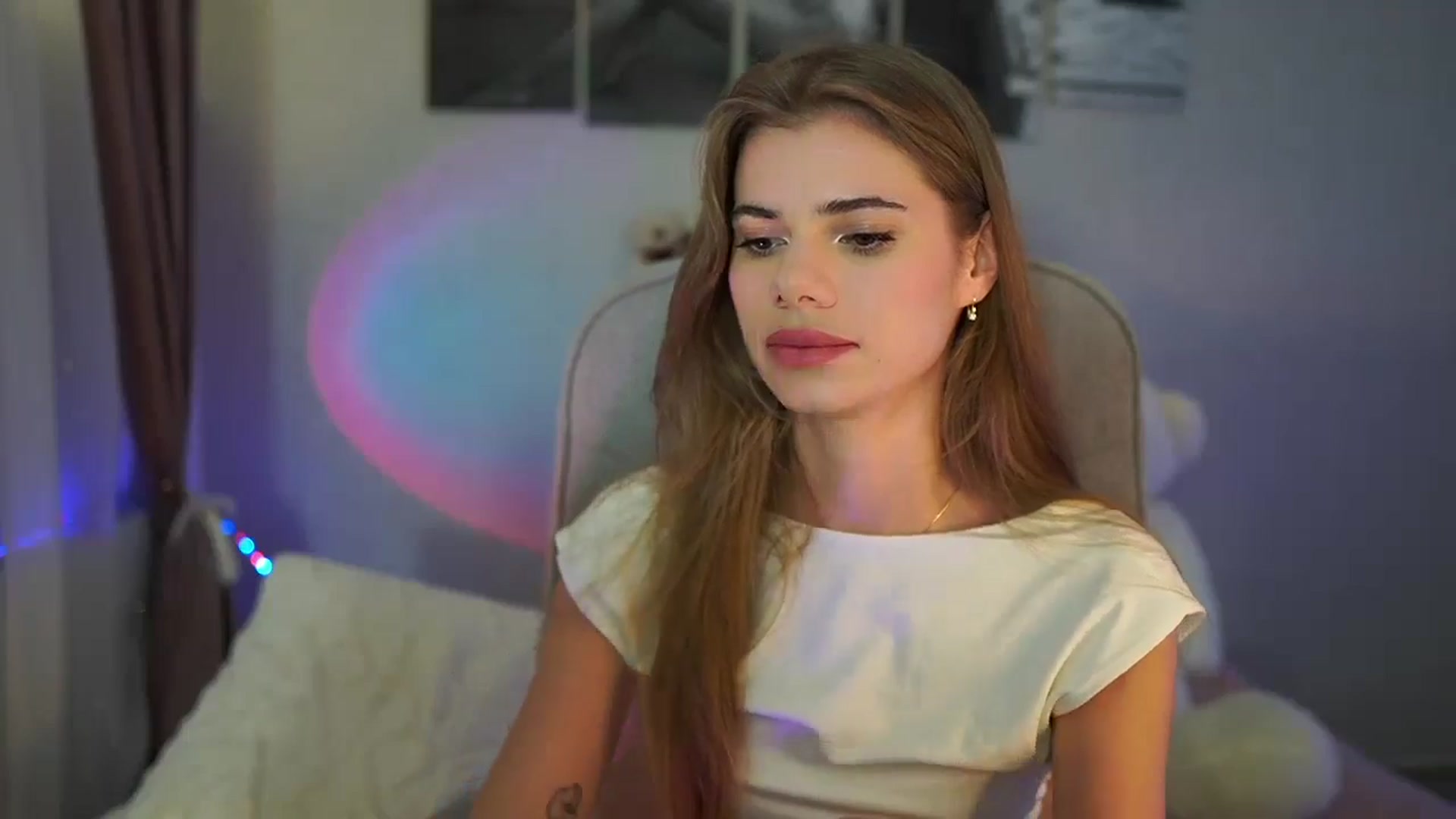 Gallery image thumbnail from RileyReid_18's myfreecams stream on, 07/24/2024, 19:18 image 10 of 20