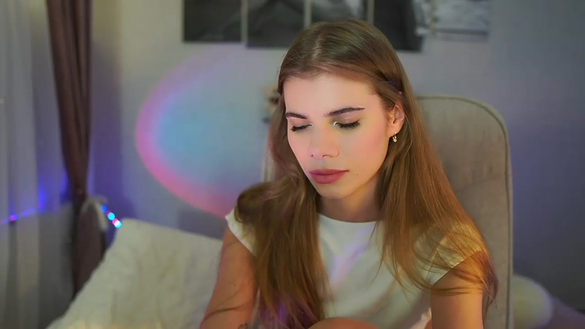 Gallery image thumbnail from RileyReid_18's myfreecams stream on, 07/24/2024, 19:18 image 2 of 20