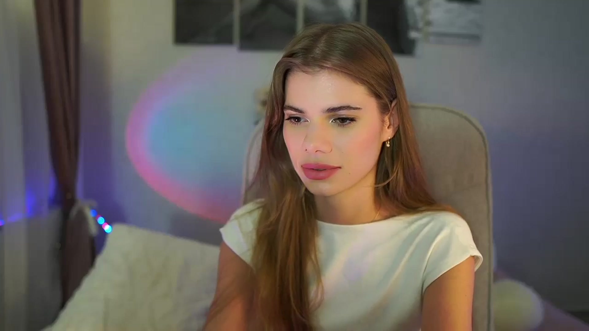 Gallery image thumbnail from RileyReid_18's myfreecams stream on, 07/24/2024, 19:18 image 12 of 20