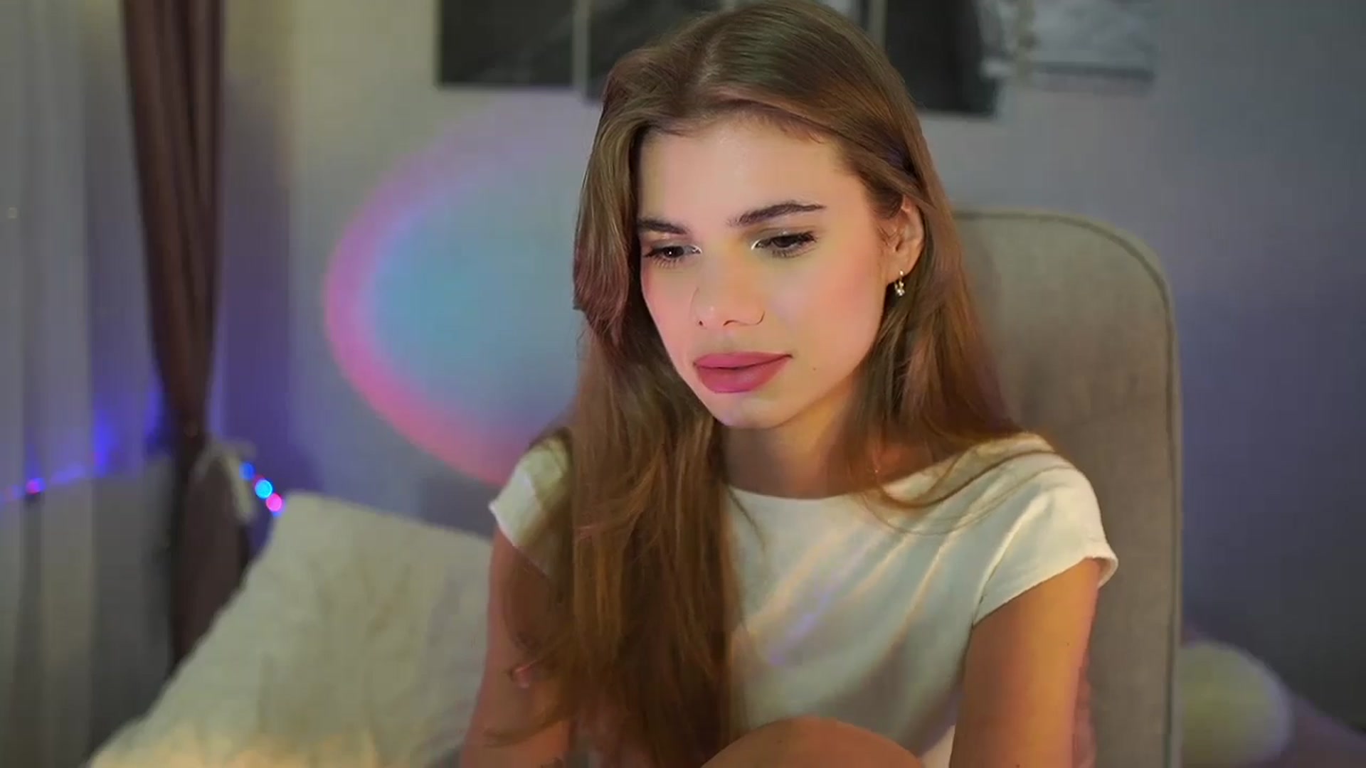 Gallery image thumbnail from RileyReid_18's myfreecams stream on, 07/24/2024, 19:18 image 5 of 20