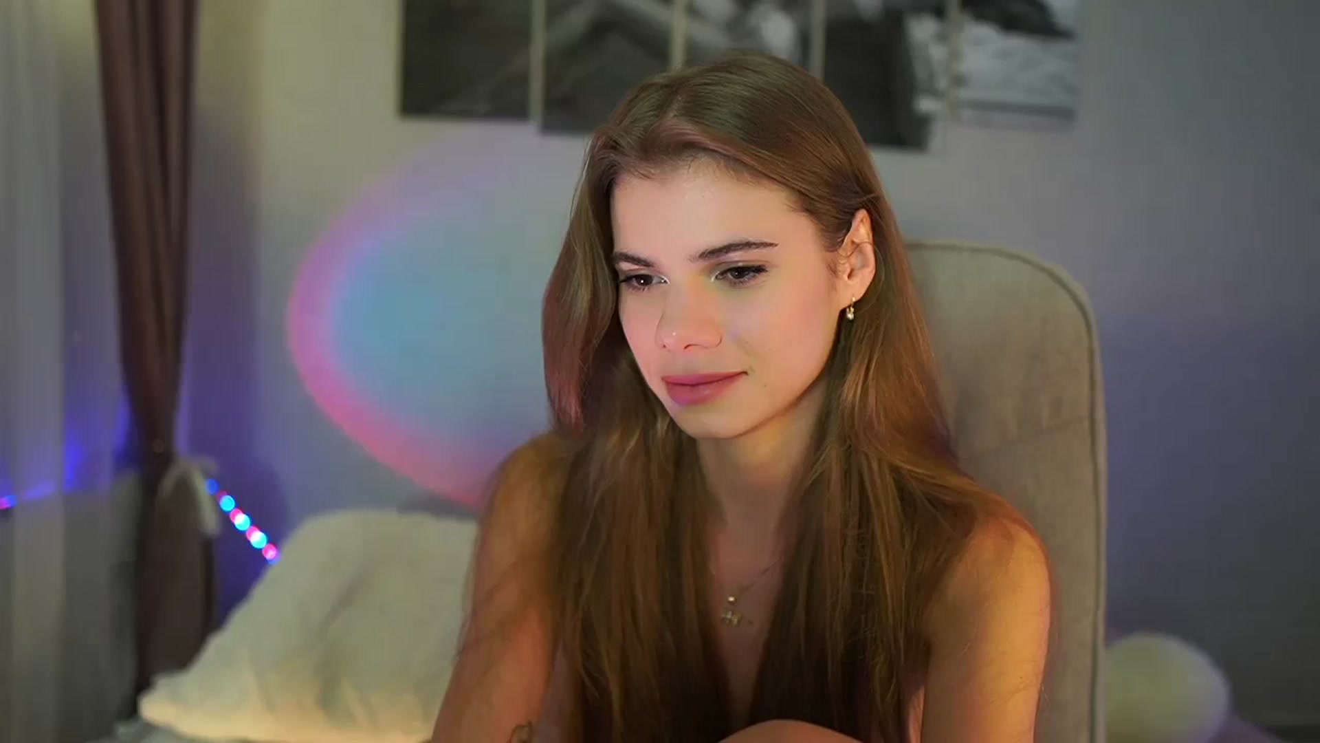Gallery image thumbnail from RileyReid_18's myfreecams stream on, 07/24/2024, 21:01 image 12 of 20
