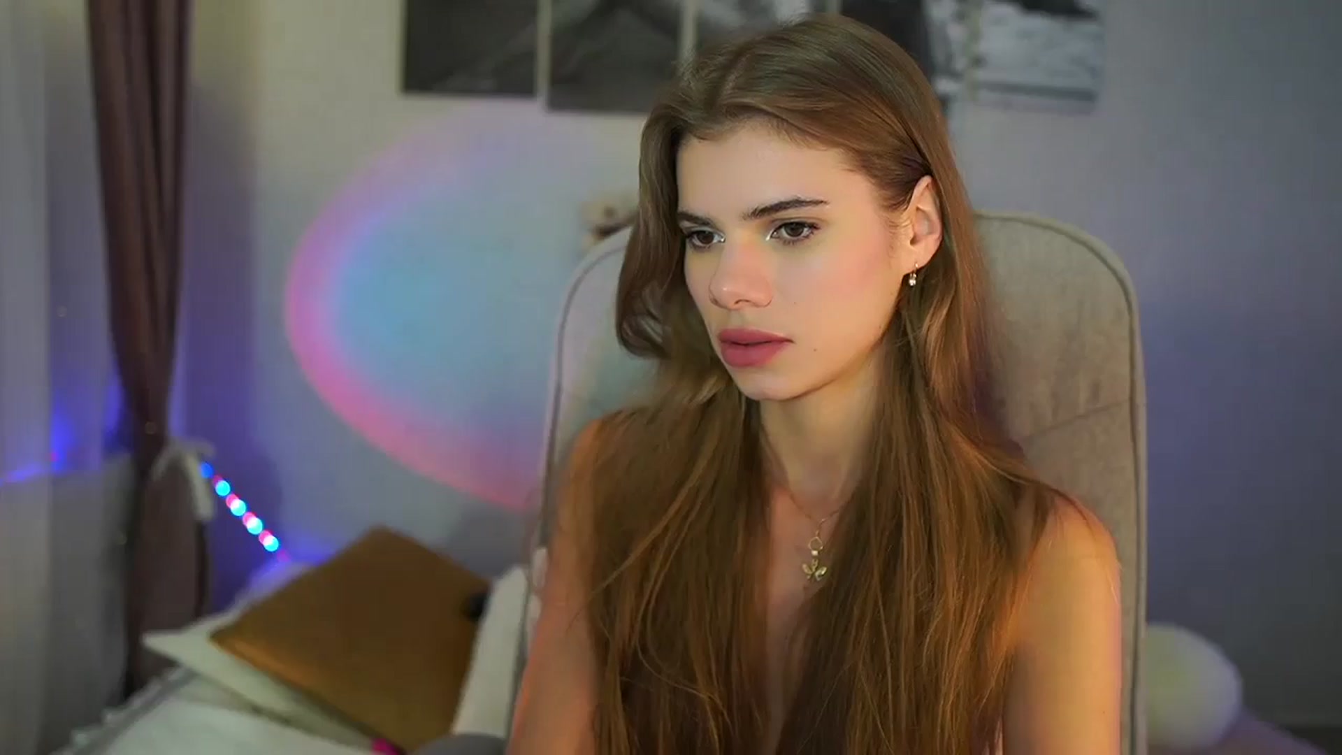 Gallery image thumbnail from RileyReid_18's myfreecams stream on, 07/24/2024, 21:01 image 5 of 20