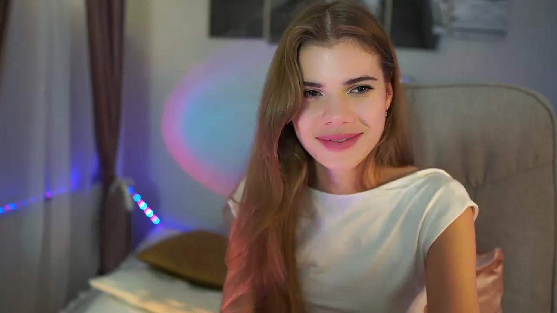 Gallery image thumbnail from RileyReid_18's myfreecams stream on, 07/24/2024, 21:18 image 7 of 20