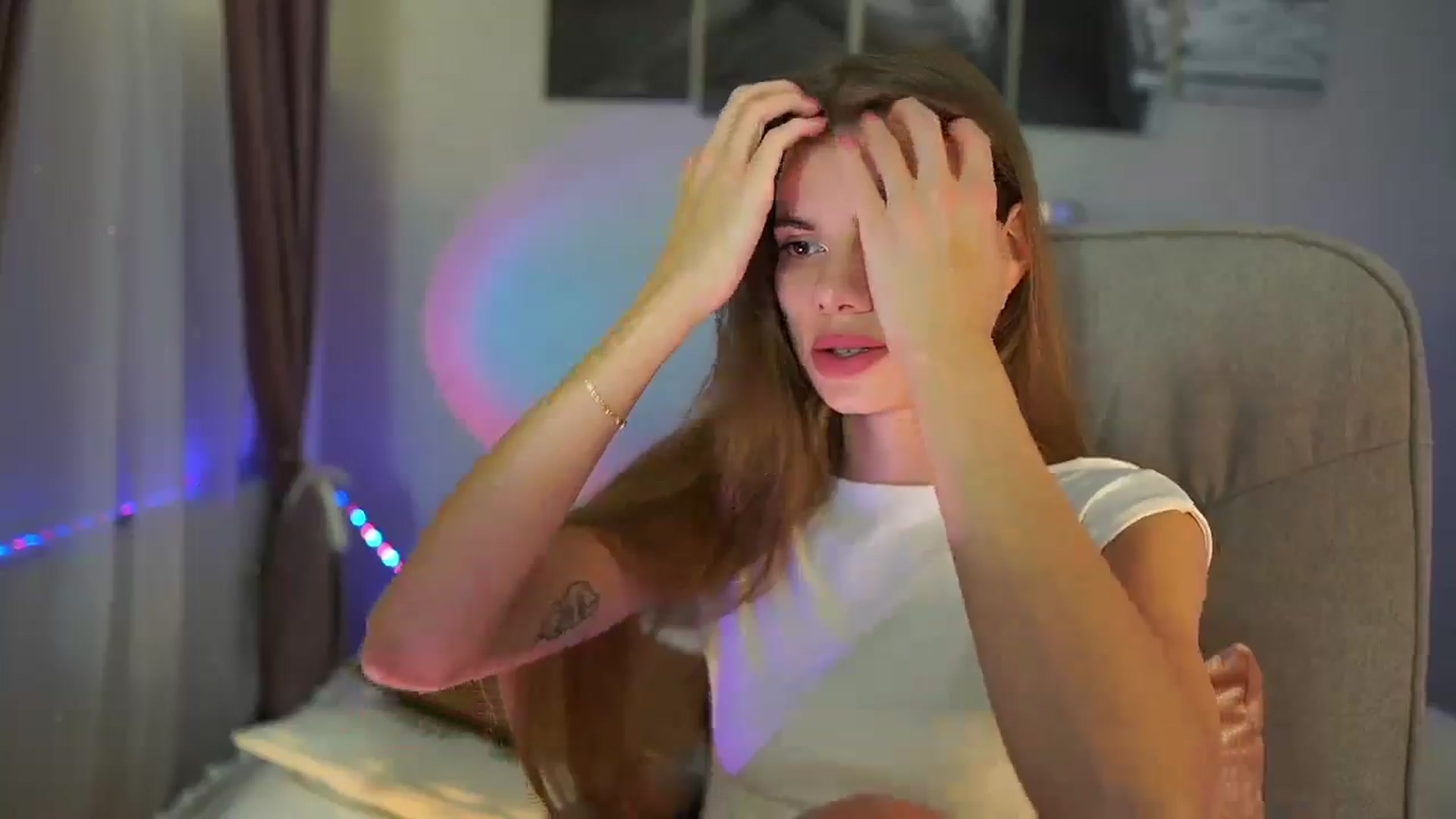 Gallery image thumbnail from RileyReid_18's myfreecams stream on, 07/24/2024, 21:18 image 18 of 20