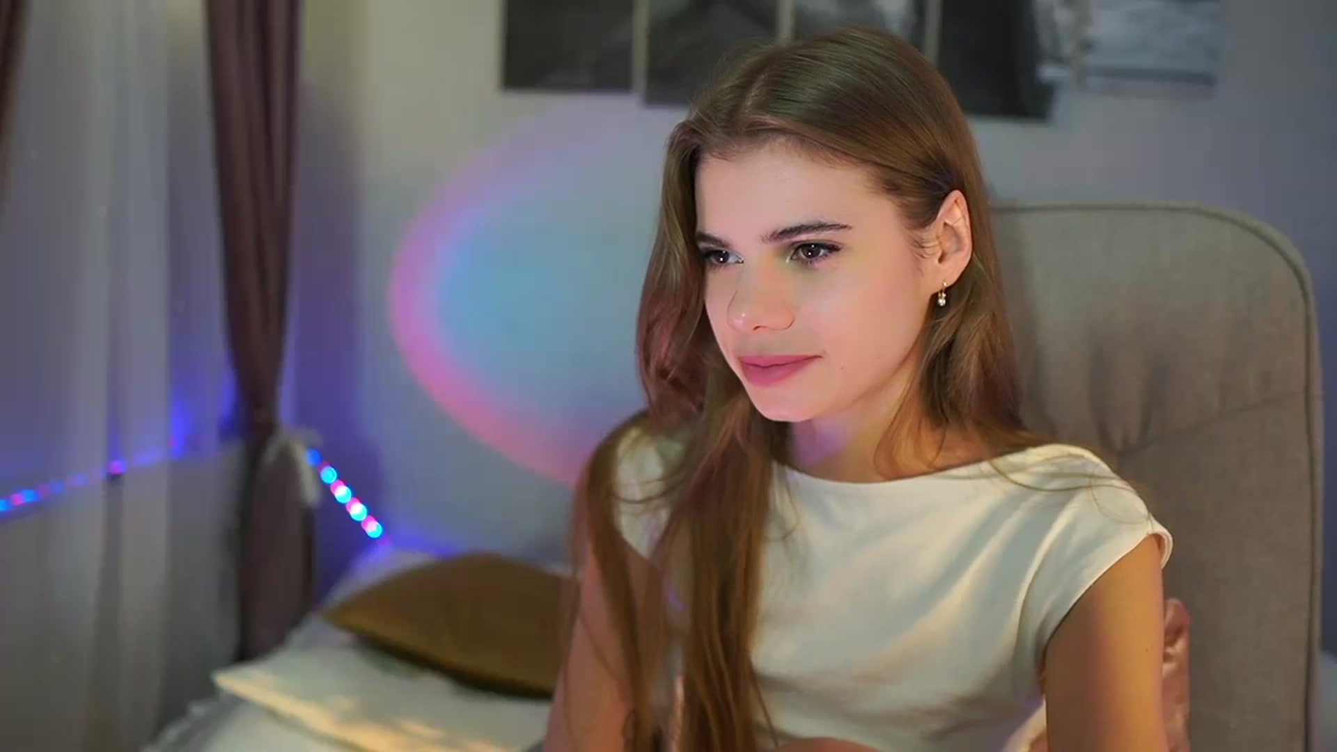 Gallery image thumbnail from RileyReid_18's myfreecams stream on, 07/24/2024, 21:18 image 8 of 20