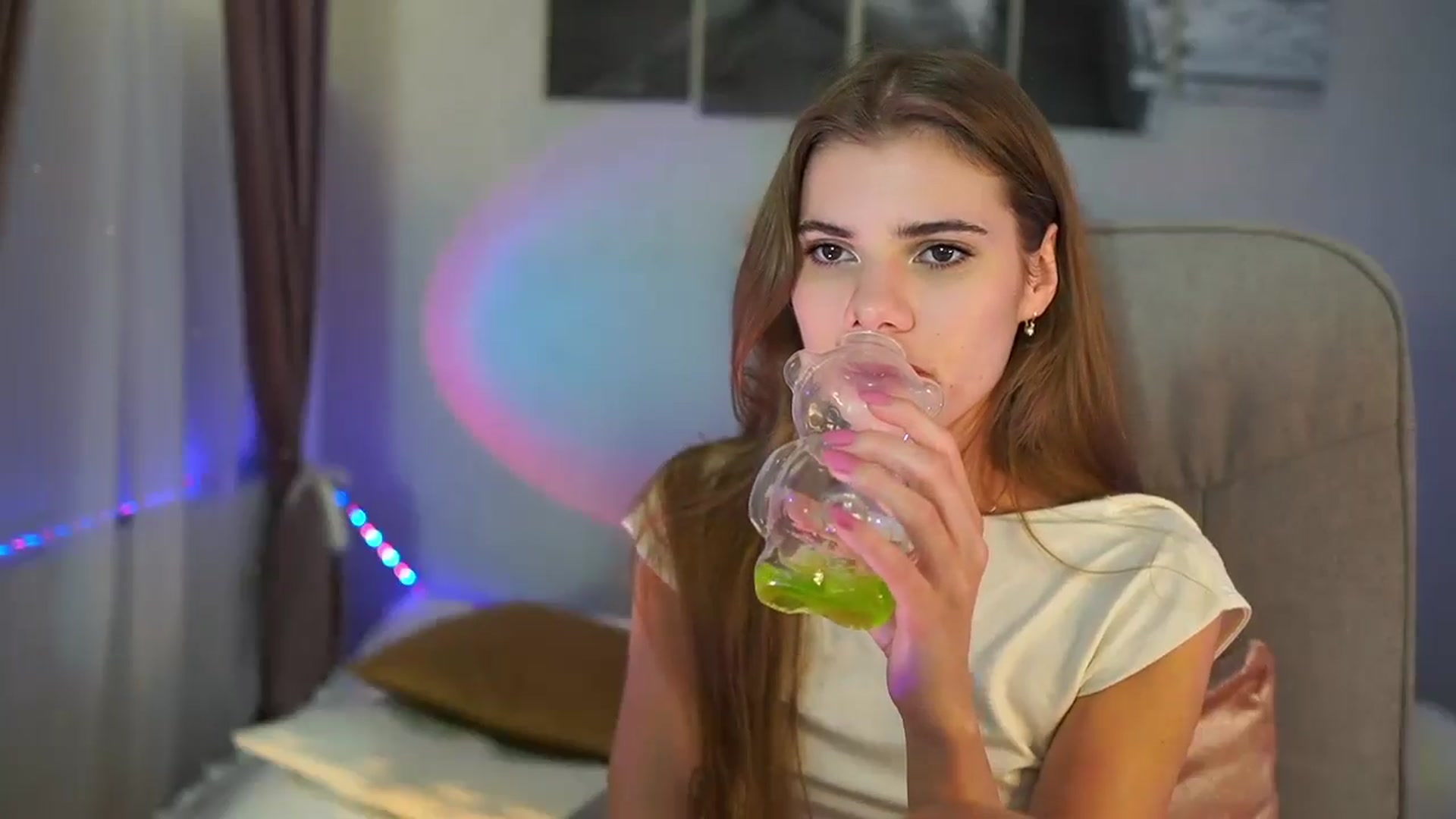 Gallery image thumbnail from RileyReid_18's myfreecams stream on, 07/24/2024, 21:18 image 10 of 20