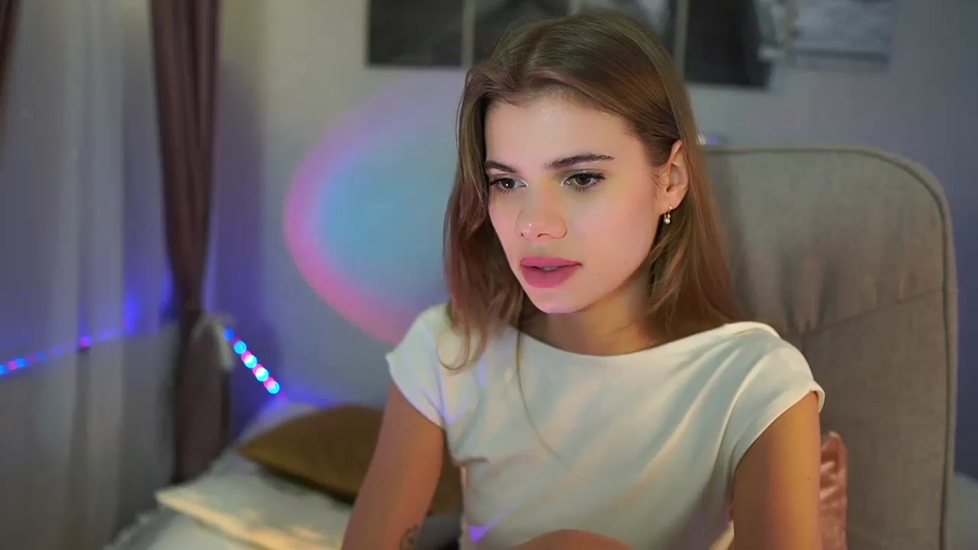 Gallery image thumbnail from RileyReid_18's myfreecams stream on, 07/24/2024, 21:18 image 17 of 20