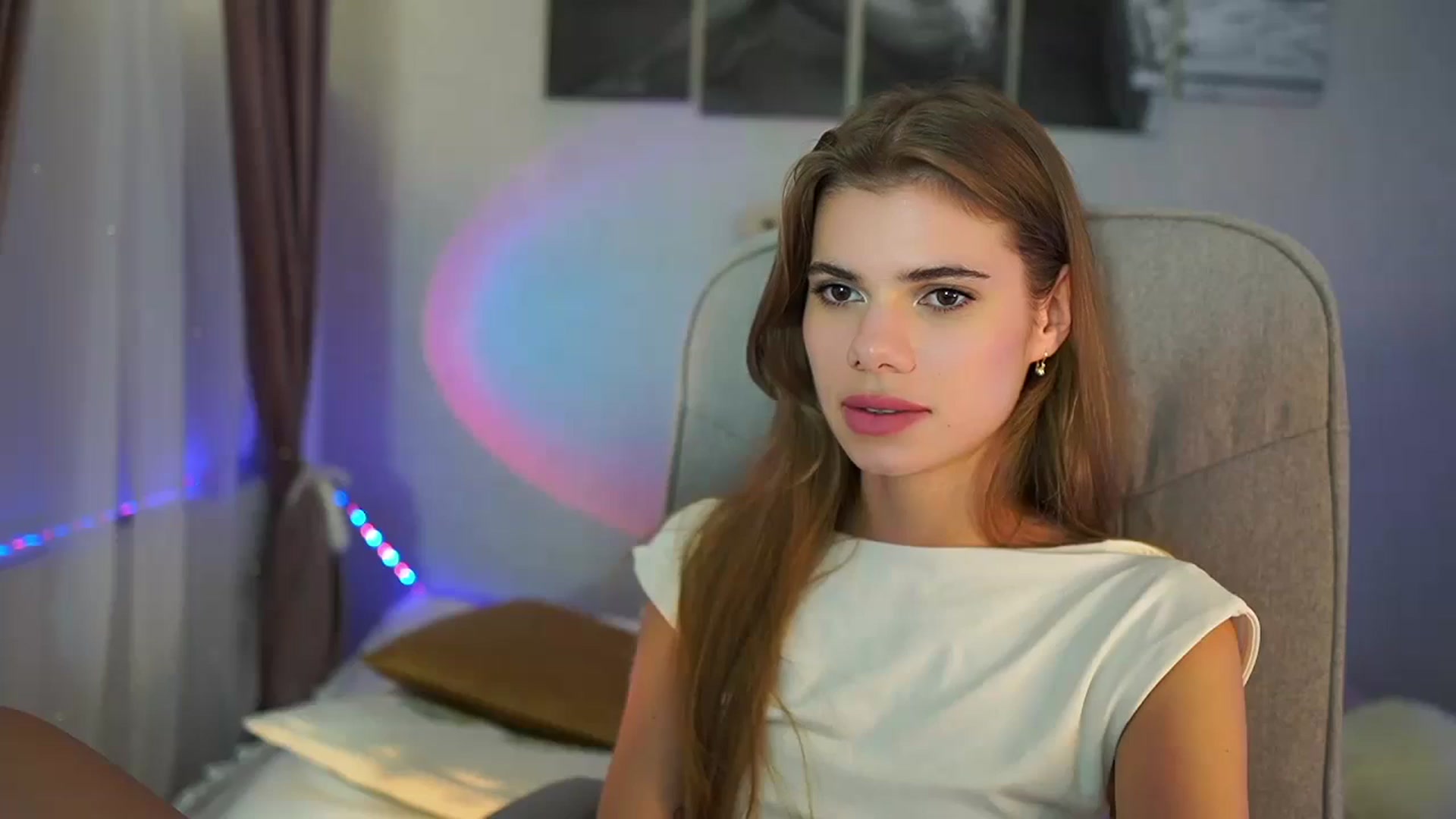 Gallery image thumbnail from RileyReid_18's myfreecams stream on, 07/24/2024, 21:18 image 3 of 20