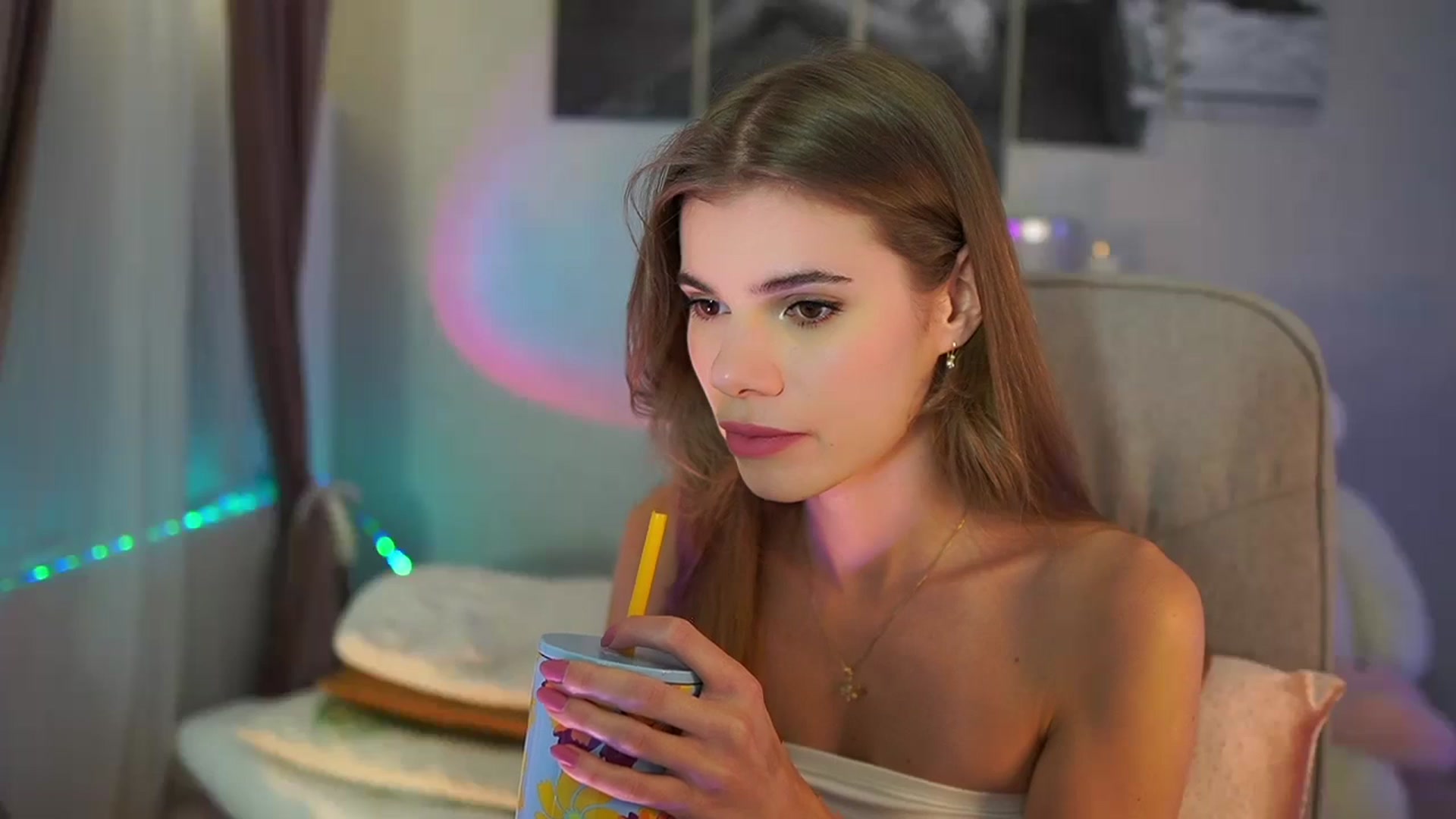 Gallery image thumbnail from RileyReid_18's myfreecams stream on, 07/26/2024, 17:06 image 12 of 20