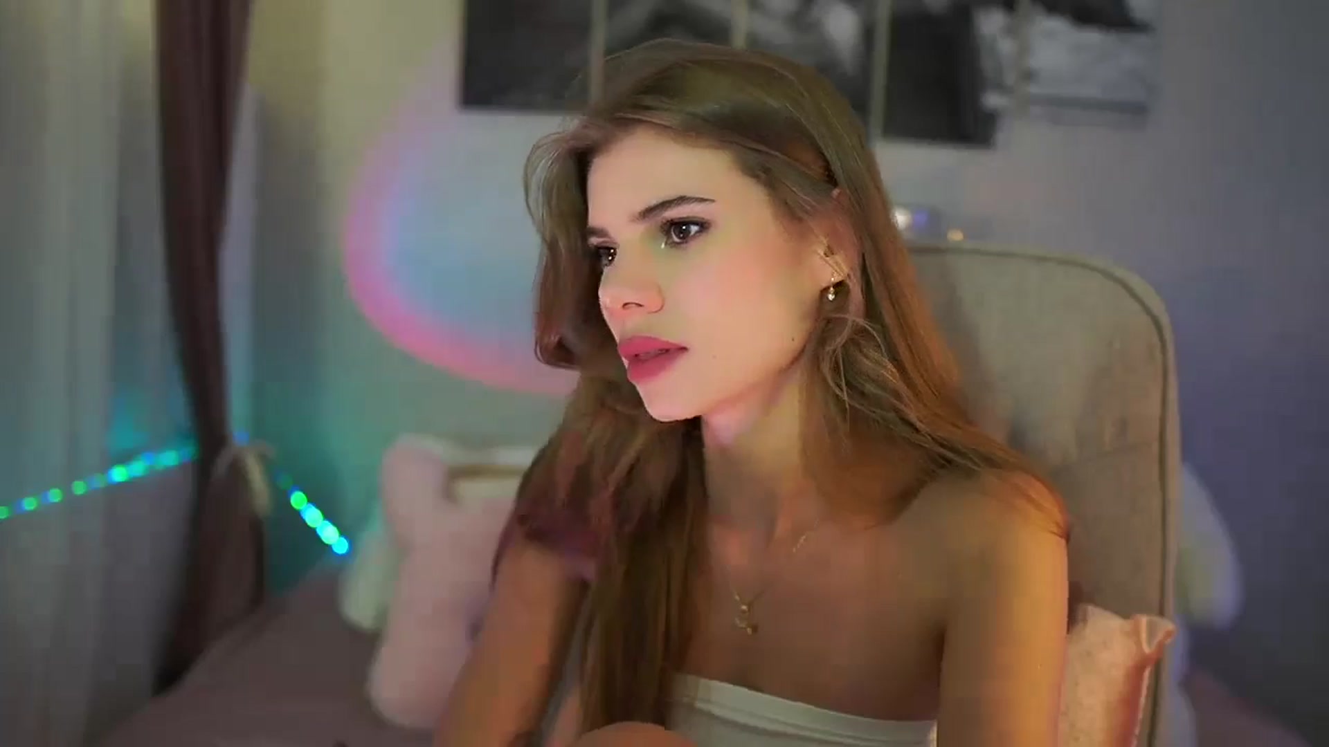 Gallery image thumbnail from RileyReid_18's myfreecams stream on, 07/26/2024, 17:06 image 2 of 20