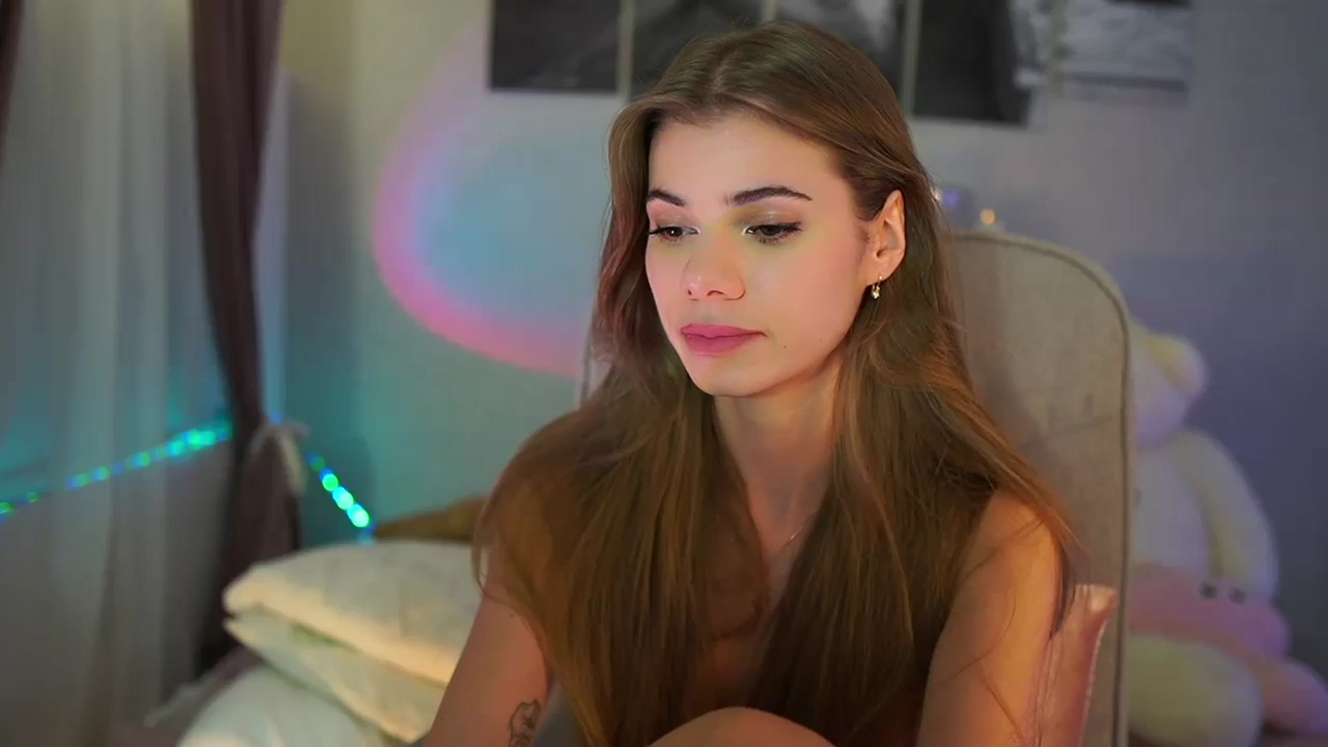 Gallery image thumbnail from RileyReid_18's myfreecams stream on, 07/26/2024, 19:17 image 5 of 20