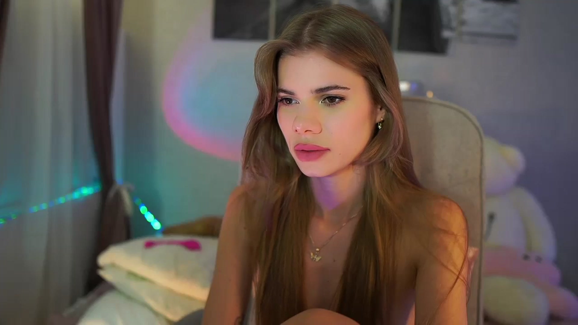 Gallery image thumbnail from RileyReid_18's myfreecams stream on, 07/26/2024, 19:17 image 3 of 20