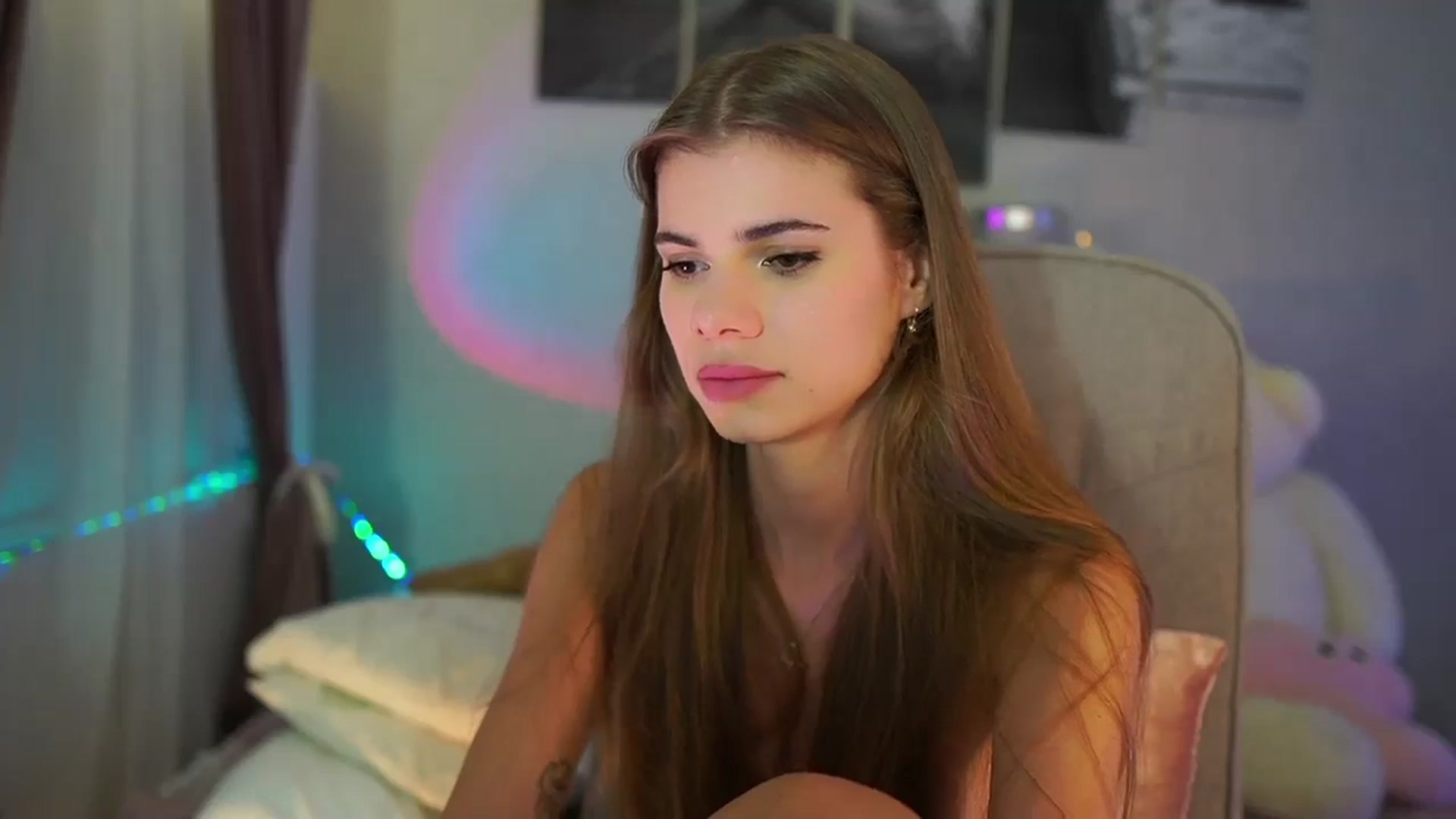 Gallery image thumbnail from RileyReid_18's myfreecams stream on, 07/26/2024, 19:17 image 8 of 20