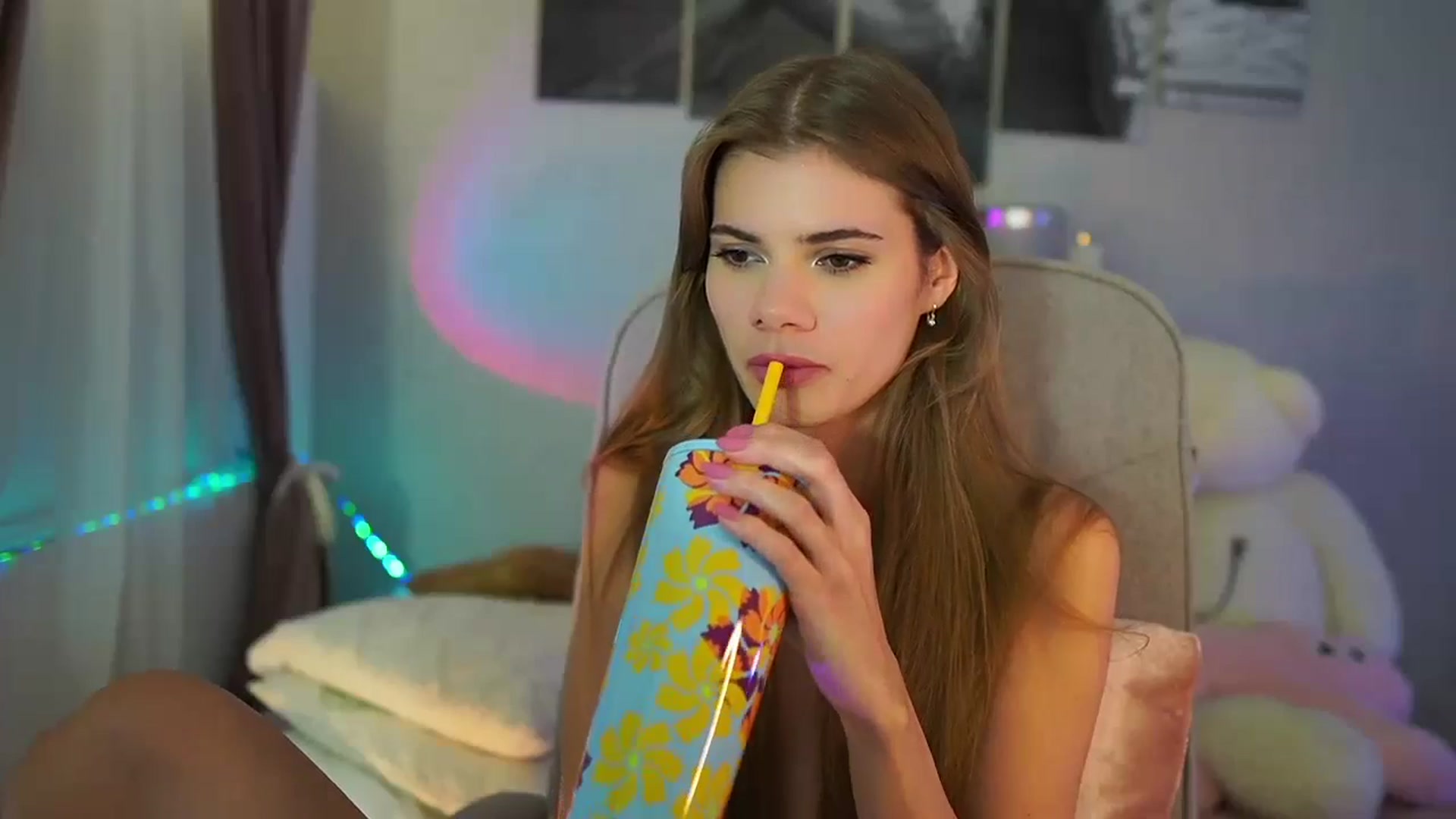 Gallery image thumbnail from RileyReid_18's myfreecams stream on, 07/26/2024, 19:58 image 2 of 20