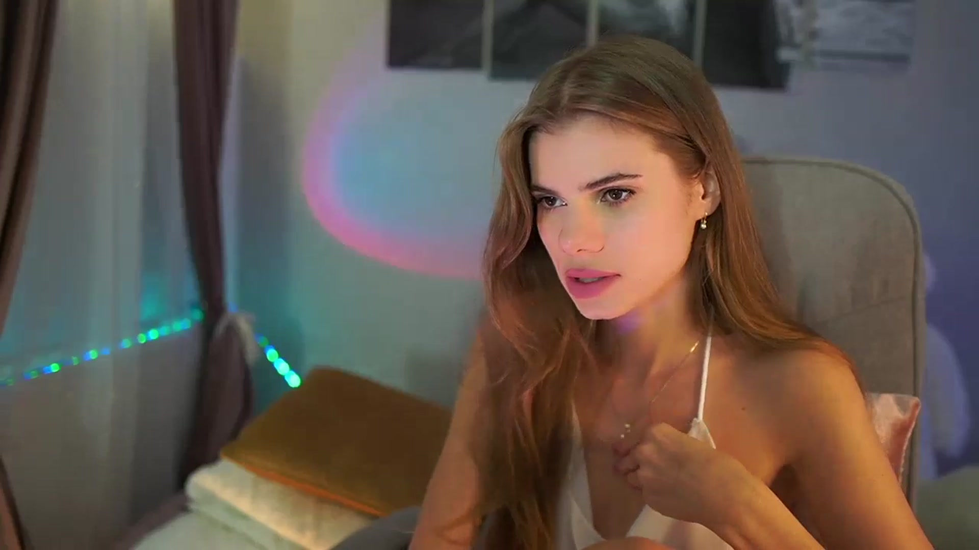 Gallery image thumbnail from RileyReid_18's myfreecams stream on, 07/28/2024, 20:43 image 2 of 20