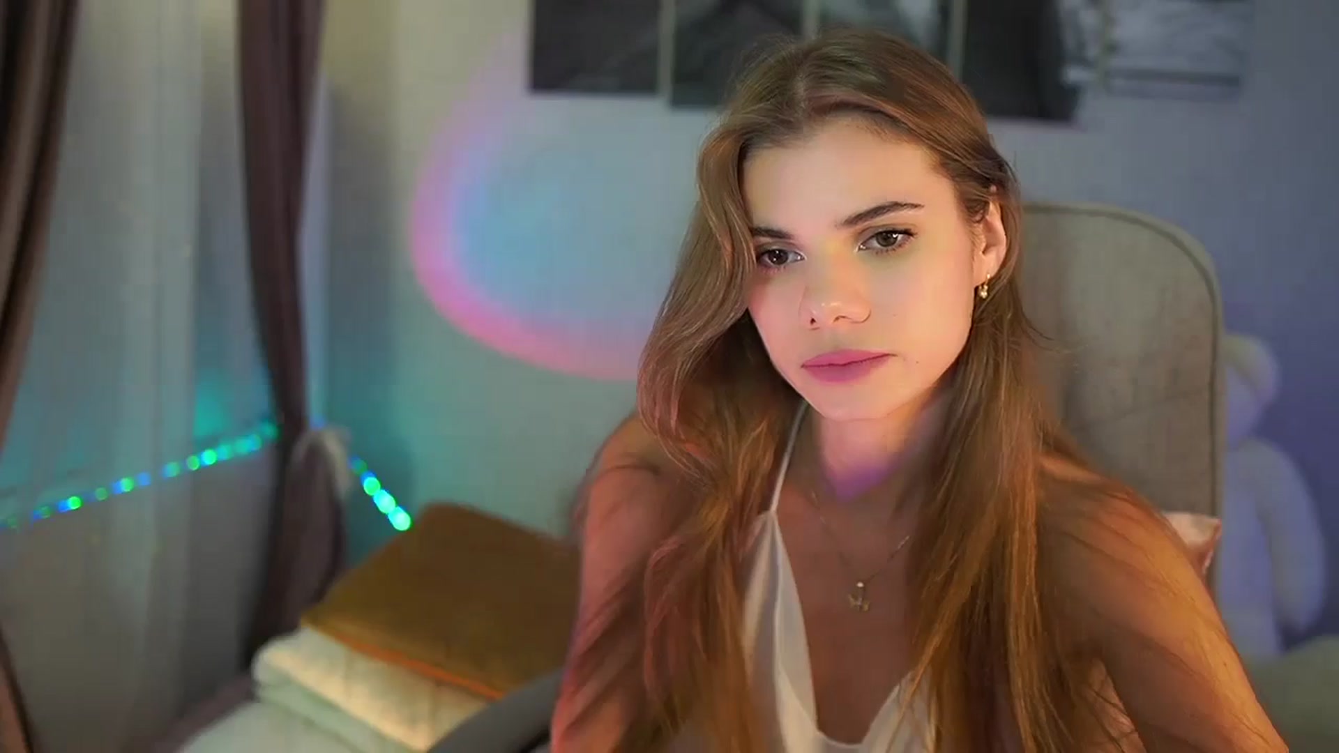 Gallery image thumbnail from RileyReid_18's myfreecams stream on, 07/28/2024, 20:43 image 10 of 20