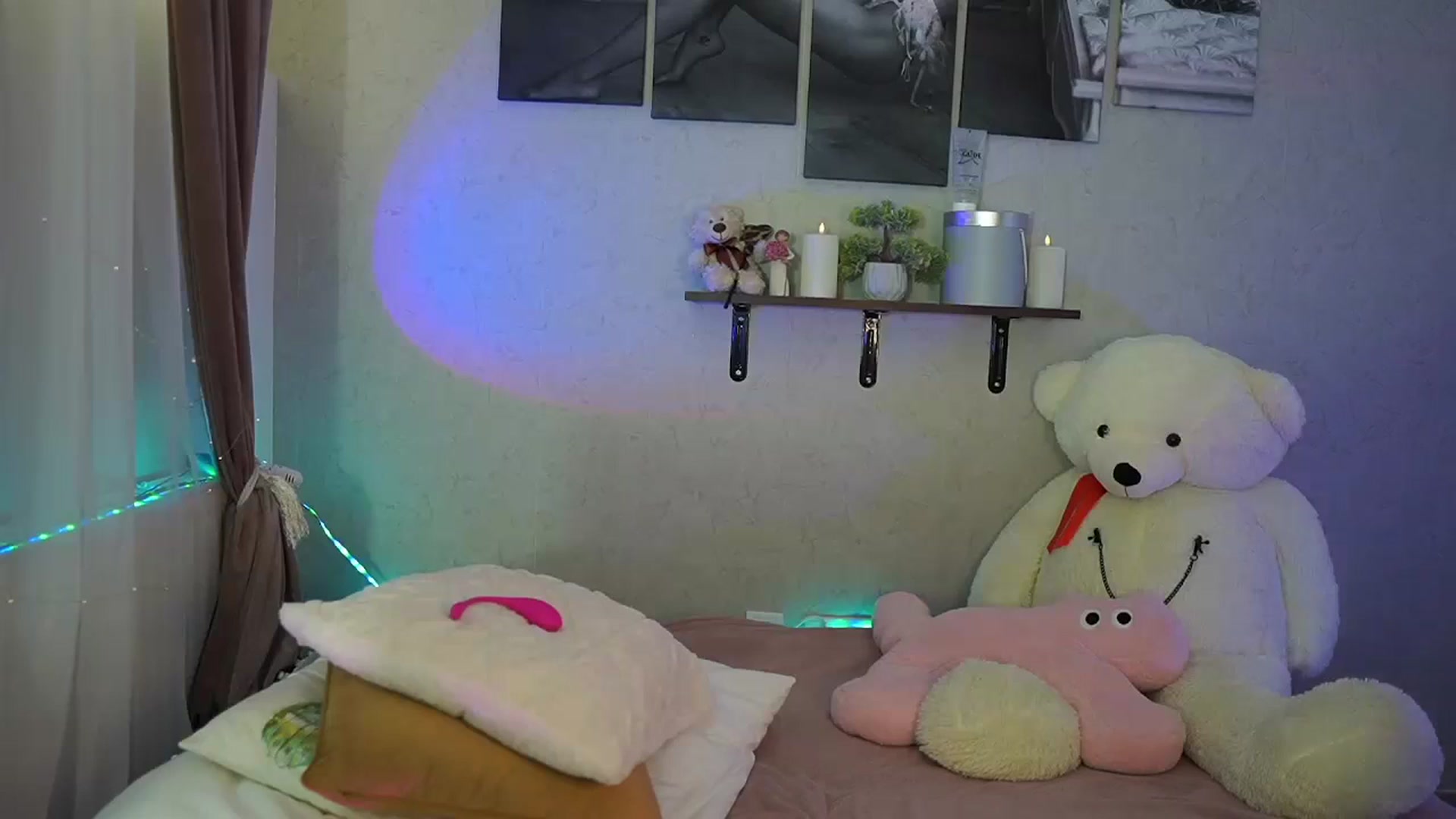 Gallery image thumbnail from RileyReid_18's myfreecams stream on, 07/29/2024, 18:49 image 16 of 20