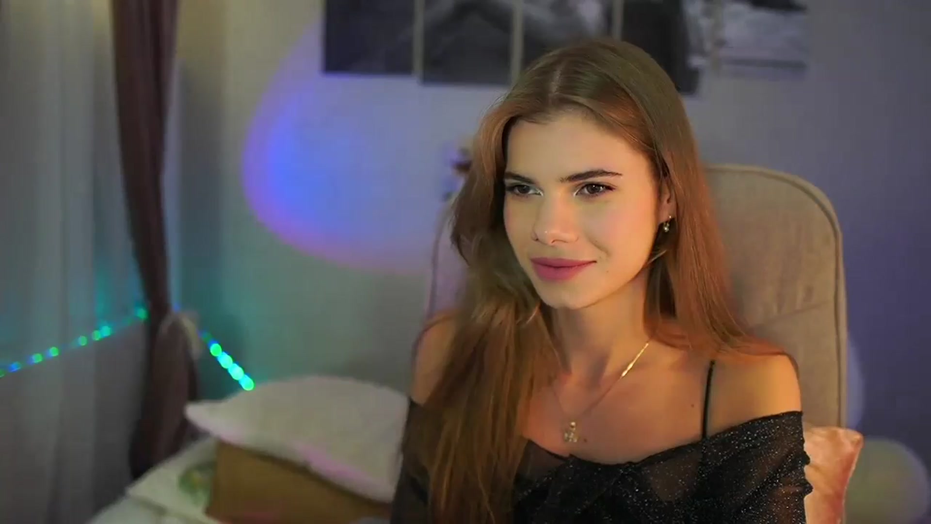 Gallery image thumbnail from RileyReid_18's myfreecams stream on, 07/29/2024, 18:49 image 12 of 20