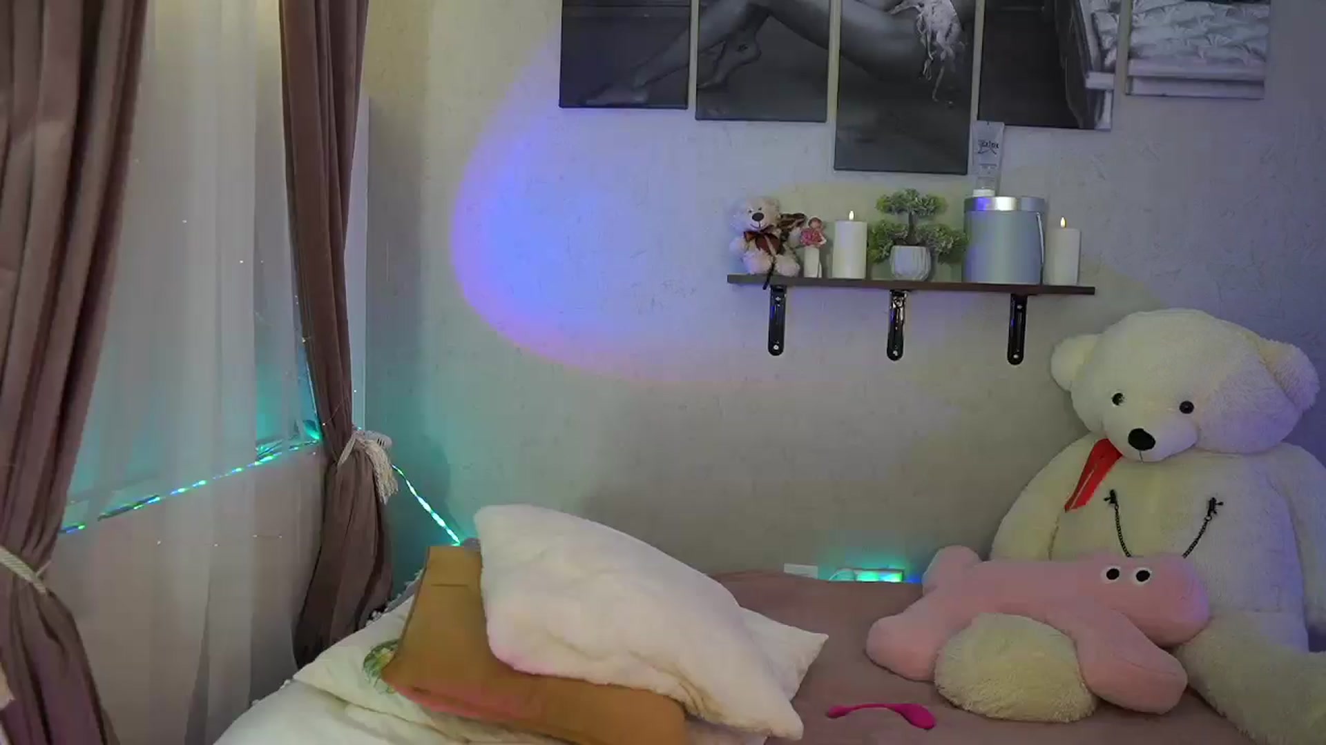 Gallery image thumbnail from RileyReid_18's myfreecams stream on, 07/29/2024, 21:06 image 18 of 20