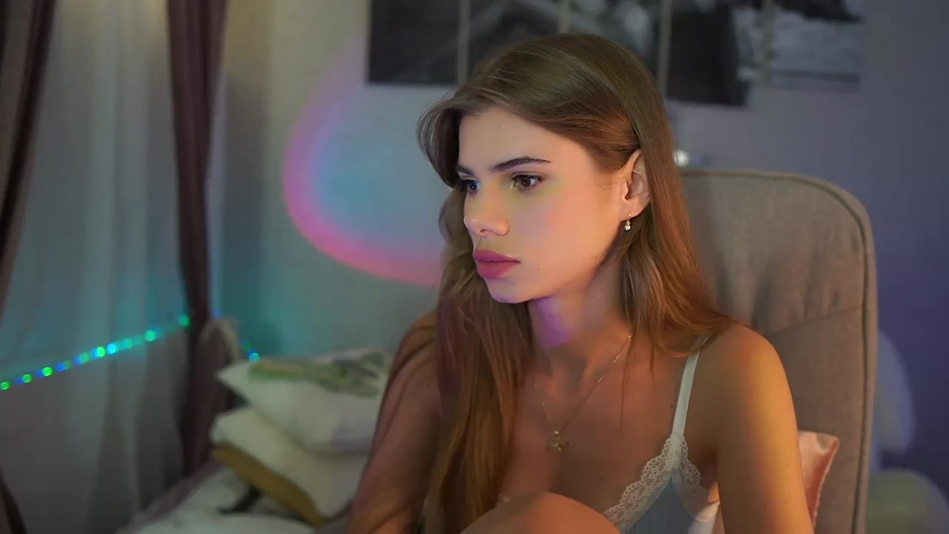 Gallery image thumbnail from RileyReid_18's myfreecams stream on, 07/30/2024, 18:17 image 13 of 20