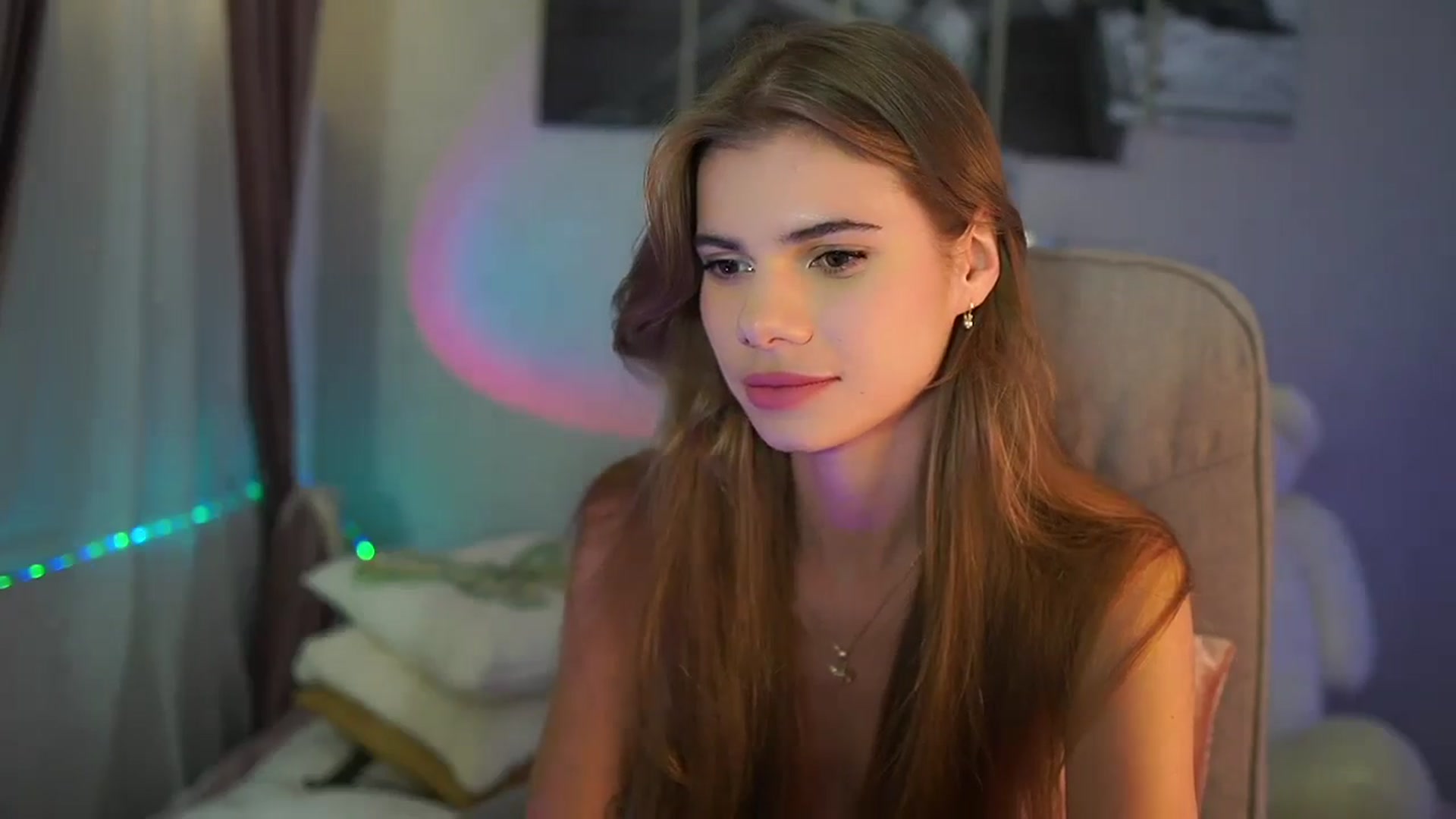 Gallery image thumbnail from RileyReid_18's myfreecams stream on, 07/30/2024, 18:17 image 18 of 20