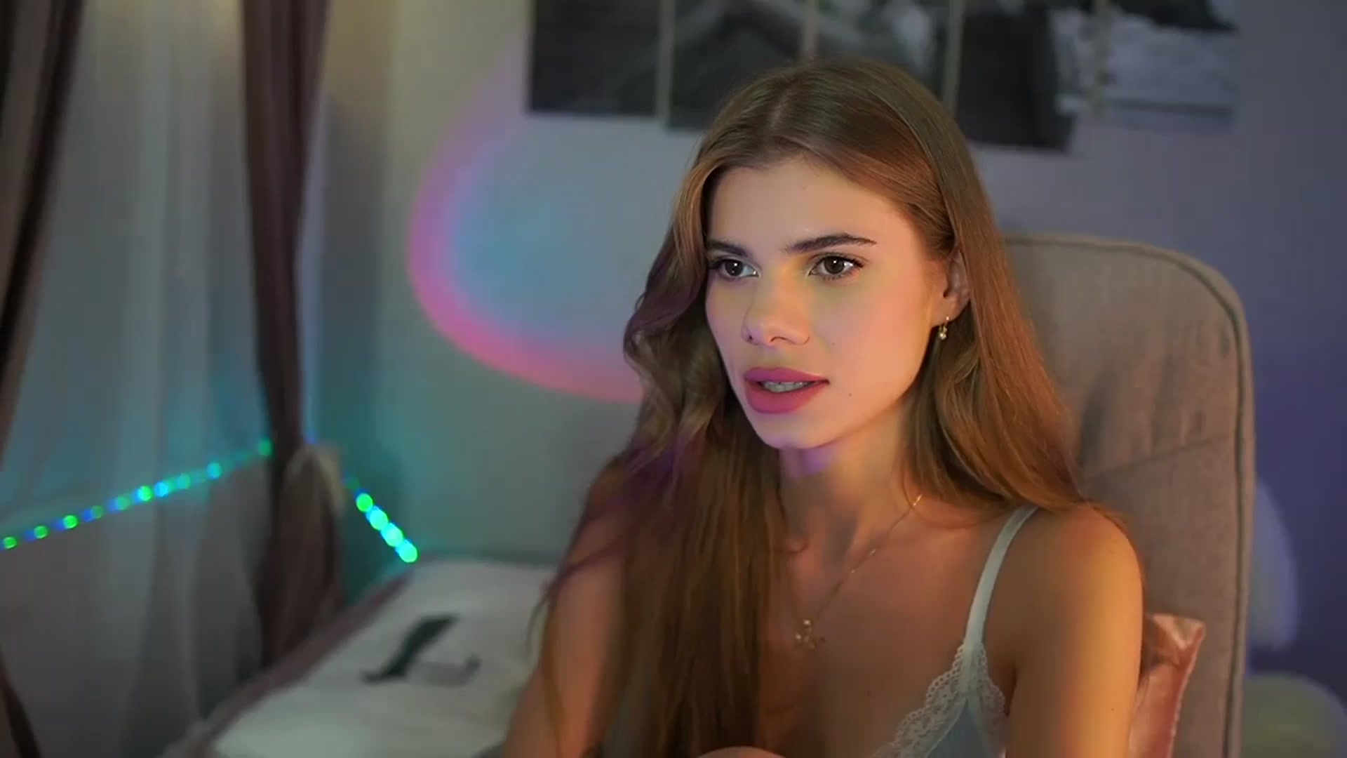 Gallery image thumbnail from RileyReid_18's myfreecams stream on, 07/30/2024, 18:17 image 2 of 20