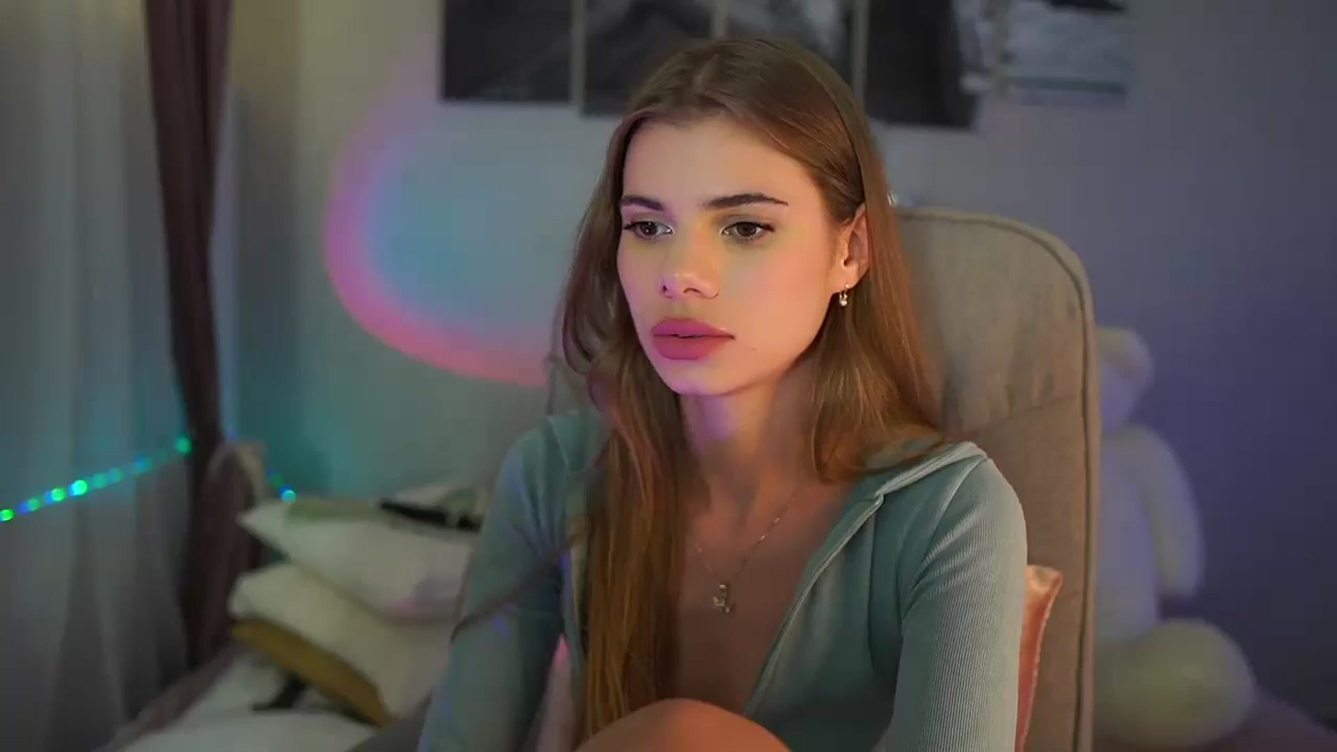 Gallery image thumbnail from RileyReid_18's myfreecams stream on, 07/30/2024, 19:00 image 14 of 20
