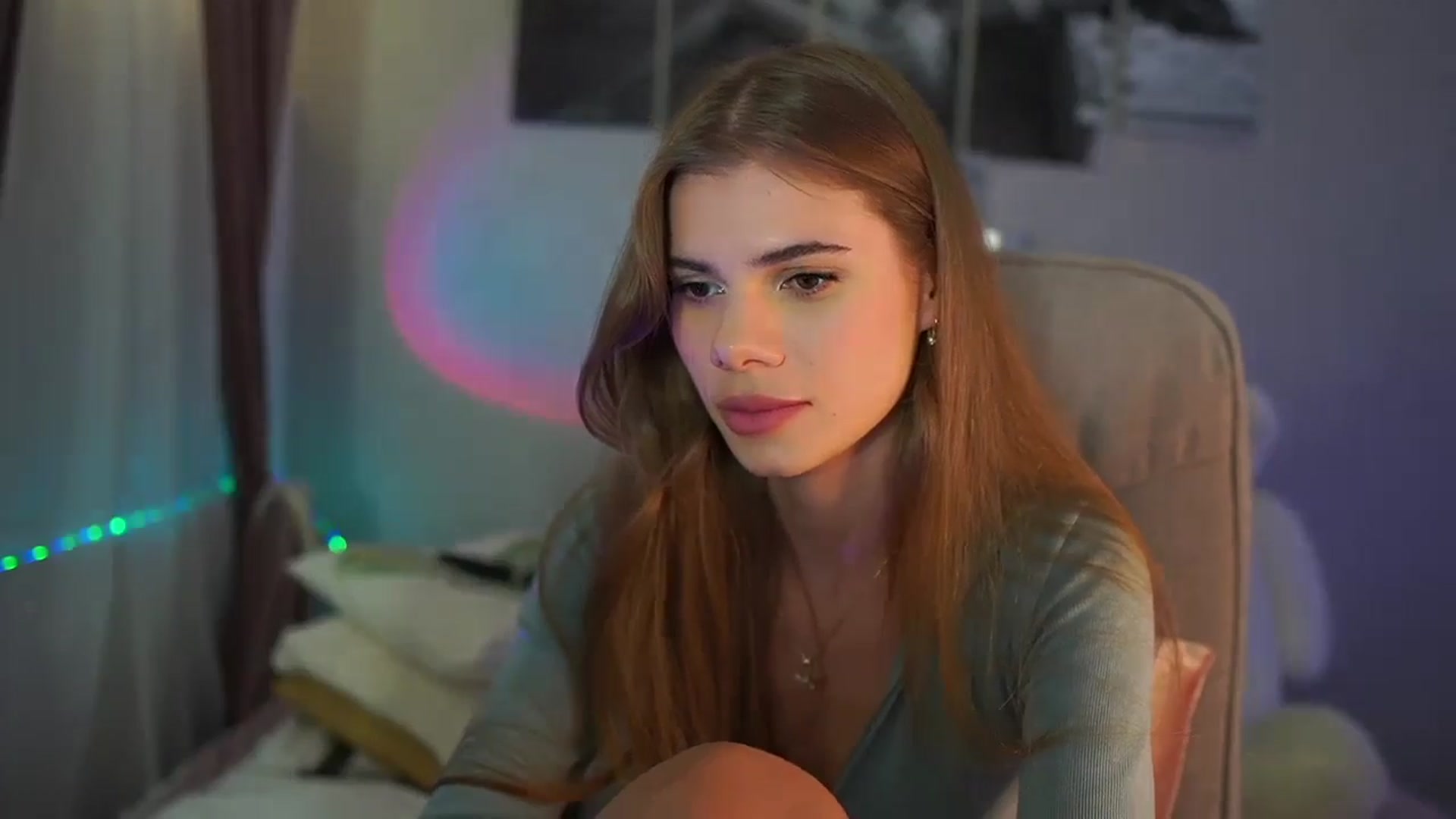 Gallery image thumbnail from RileyReid_18's myfreecams stream on, 07/30/2024, 19:00 image 2 of 20