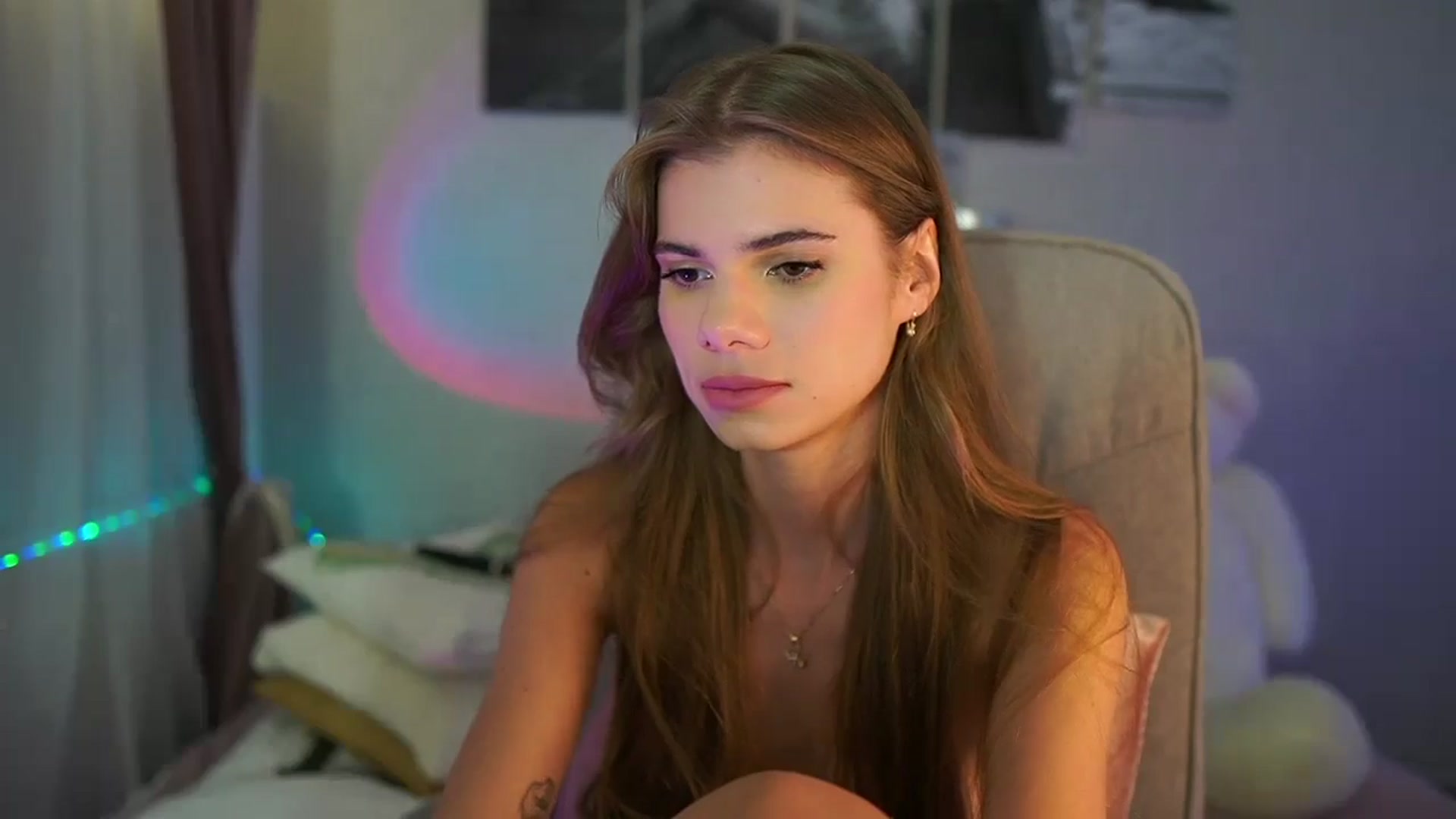 Gallery image thumbnail from RileyReid_18's myfreecams stream on, 07/30/2024, 19:00 image 19 of 20