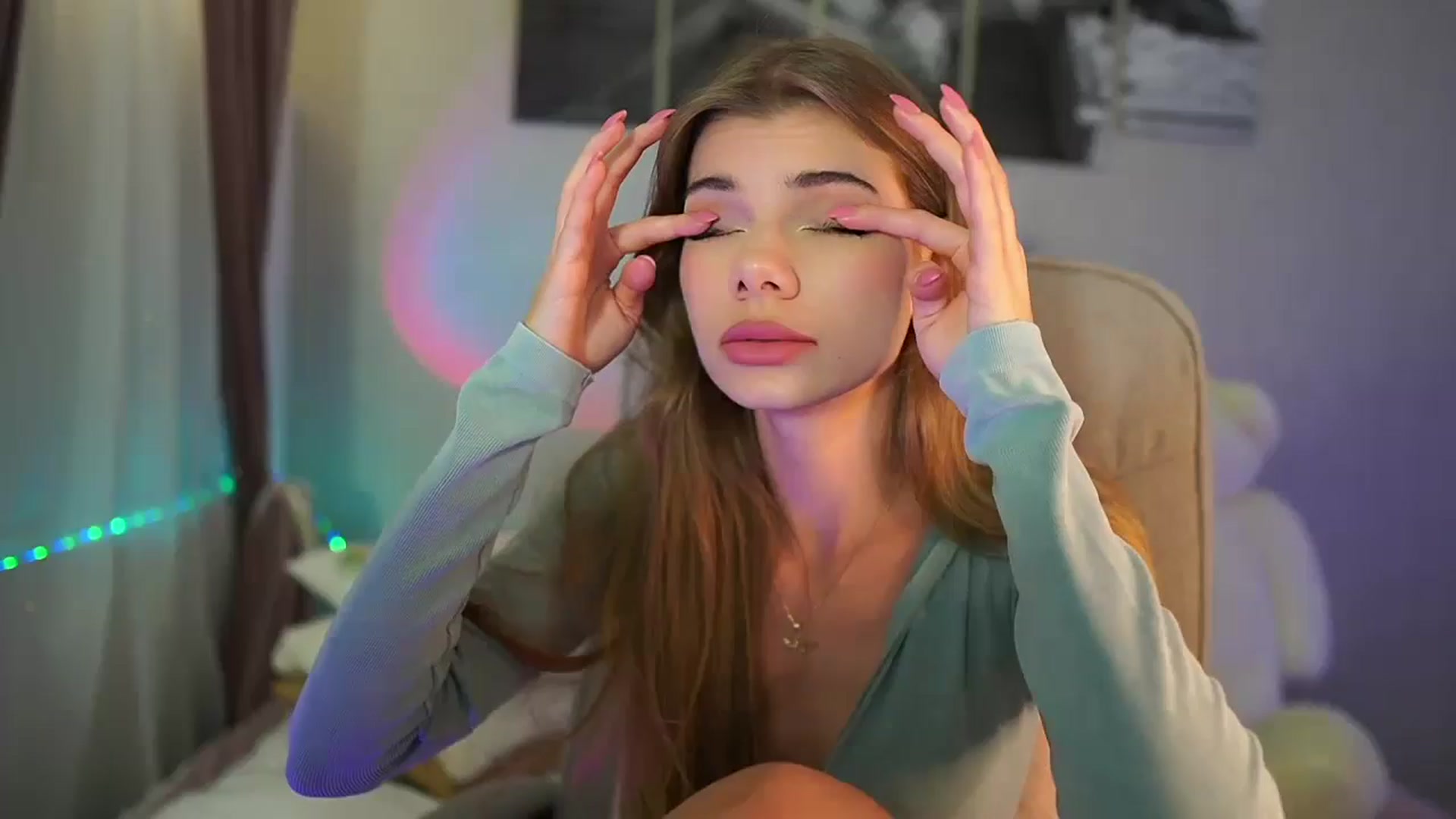 Gallery image thumbnail from RileyReid_18's myfreecams stream on, 07/30/2024, 19:00 image 1 of 20