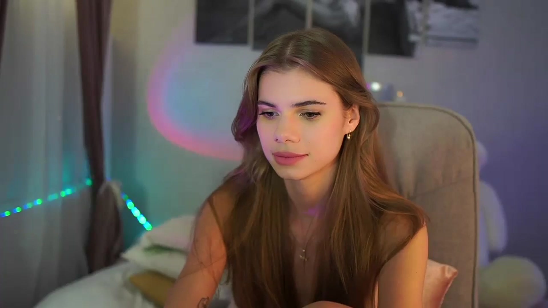 Gallery image thumbnail from RileyReid_18's myfreecams stream on, 07/30/2024, 20:40 image 5 of 20