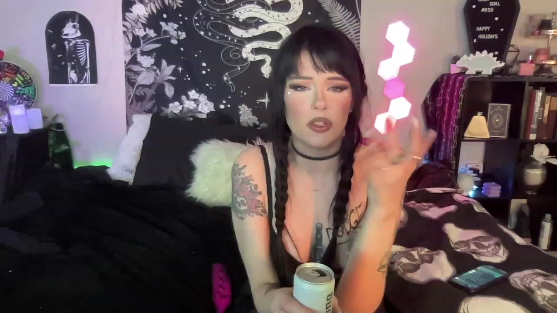 Gallery image thumbnail from RileyWoods's myfreecams stream on, 12/31/2022, 03:25 image 18 of 20
