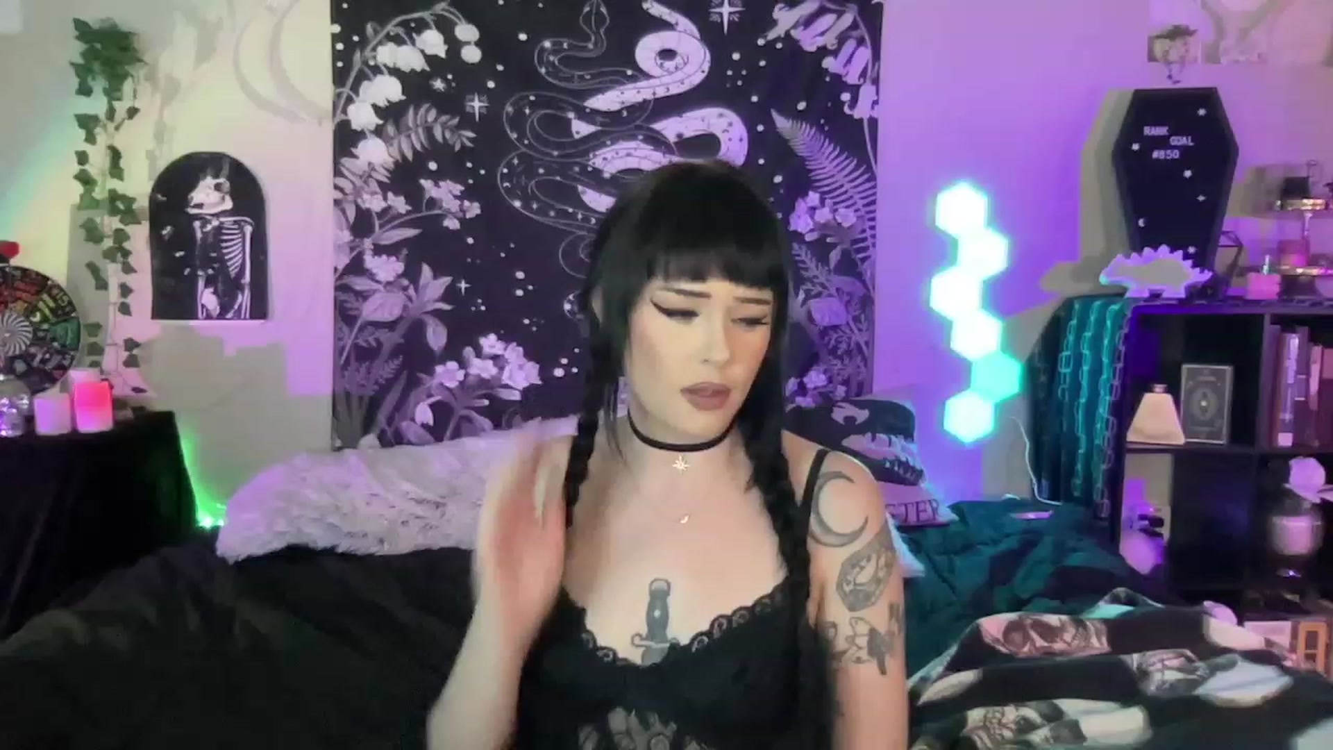 Gallery image thumbnail from RileyWoods's myfreecams stream on, 01/23/2023, 02:20 image 13 of 20