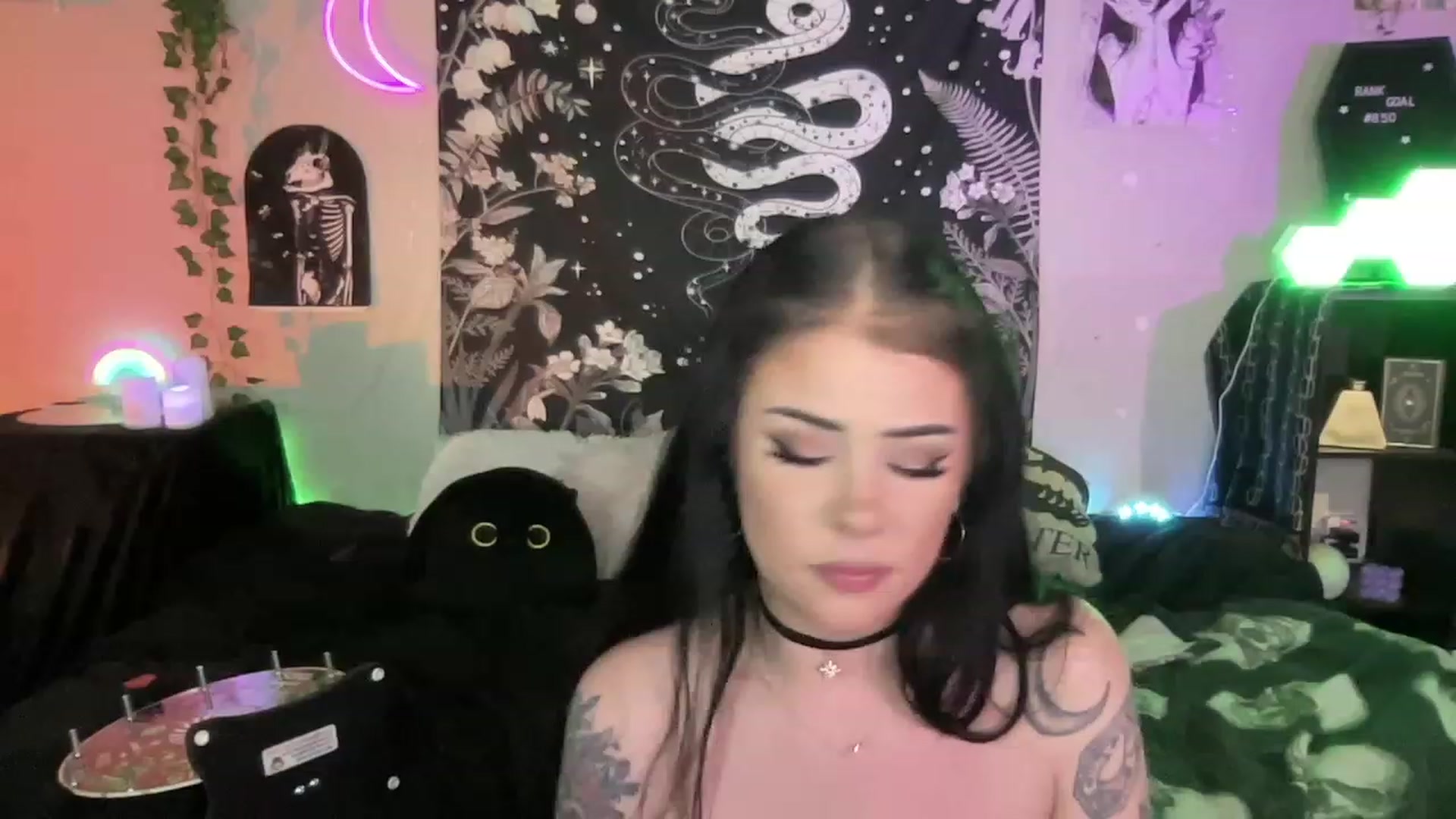 Gallery image thumbnail from RileyWoods's myfreecams stream on, 02/05/2023, 03:27 image 18 of 20