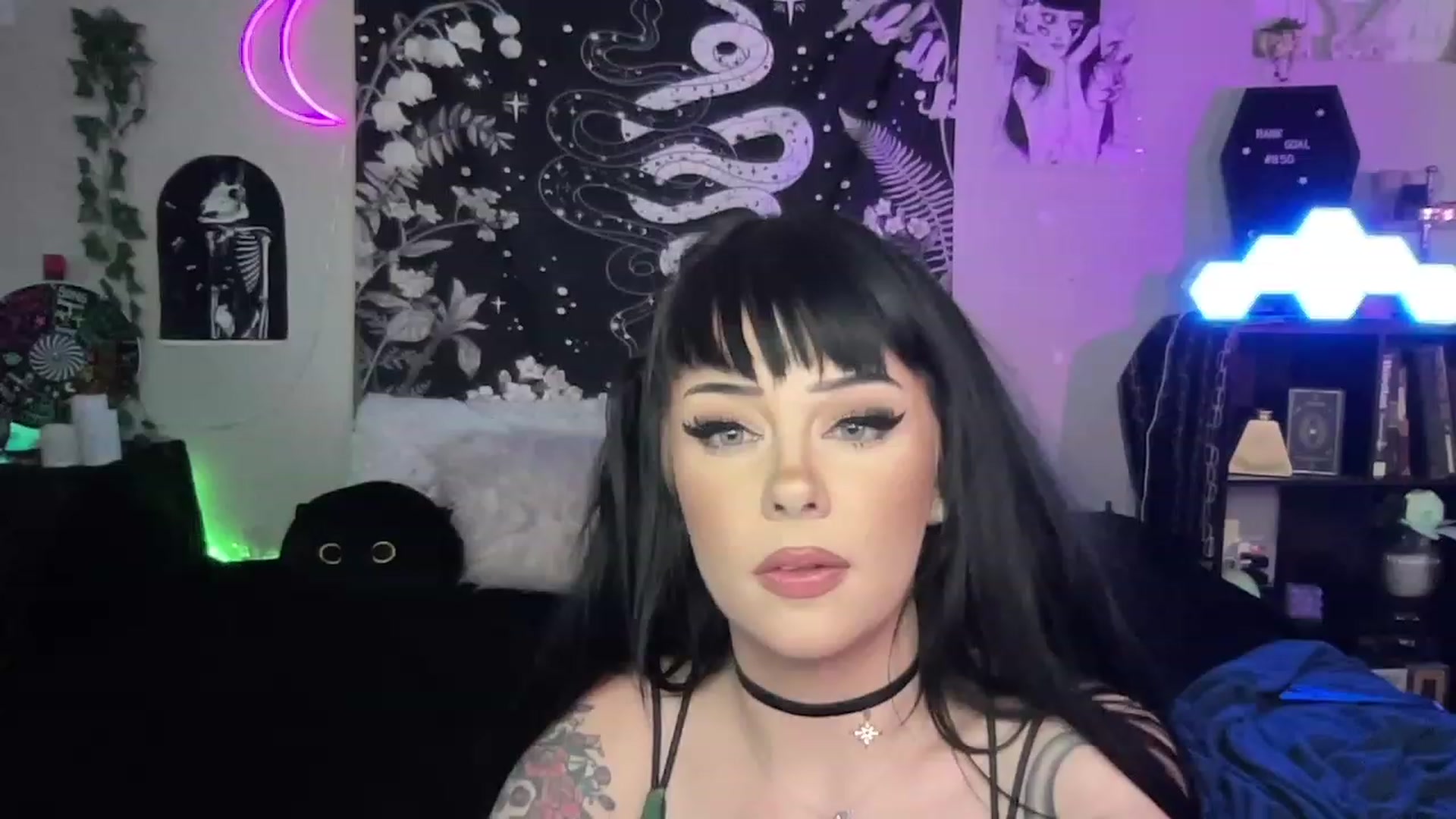 Gallery image thumbnail from RileyWoods's myfreecams stream on, 02/06/2023, 05:00 image 4 of 20