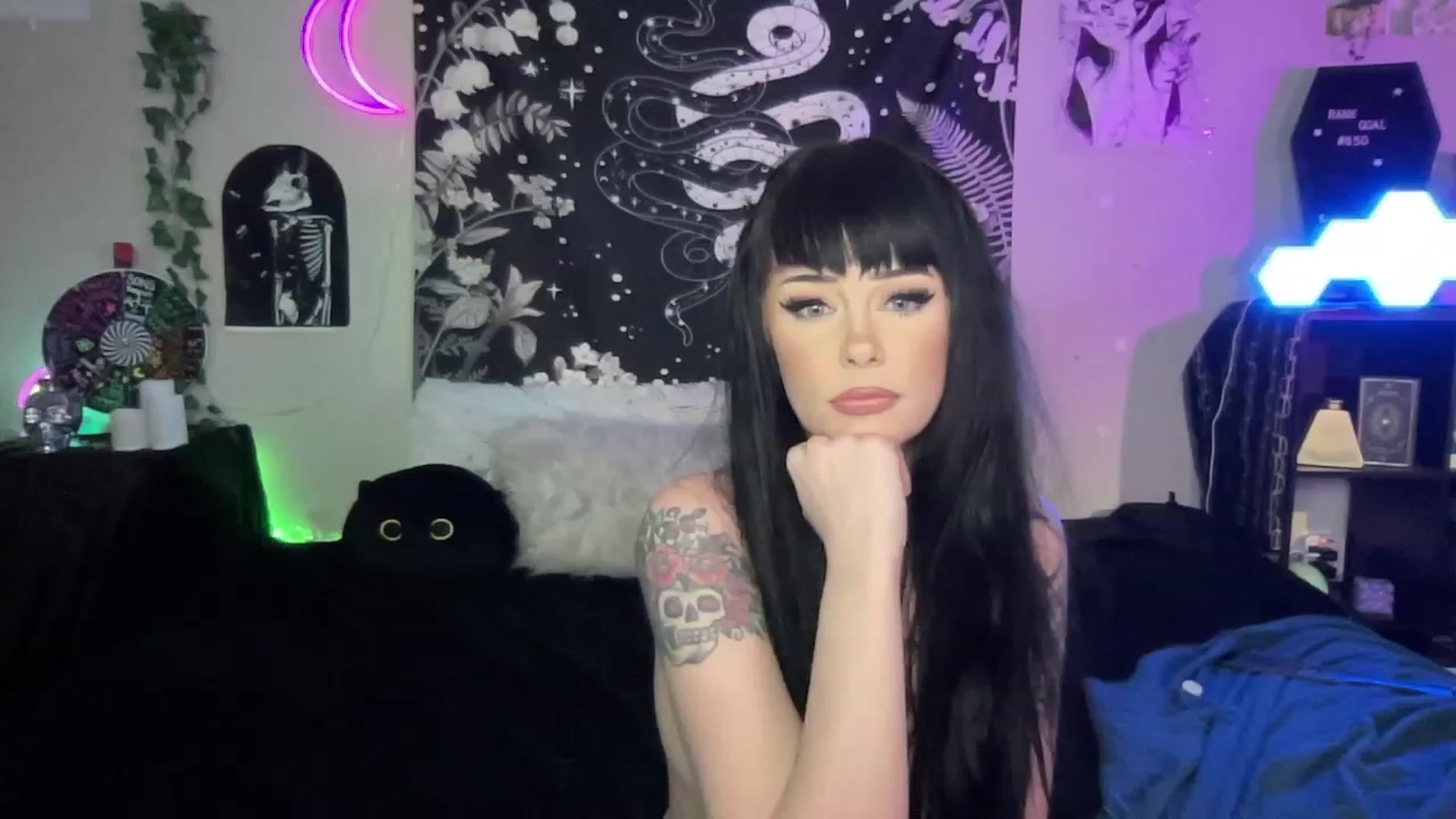 Gallery image thumbnail from RileyWoods's myfreecams stream on, 02/06/2023, 05:00 image 1 of 20
