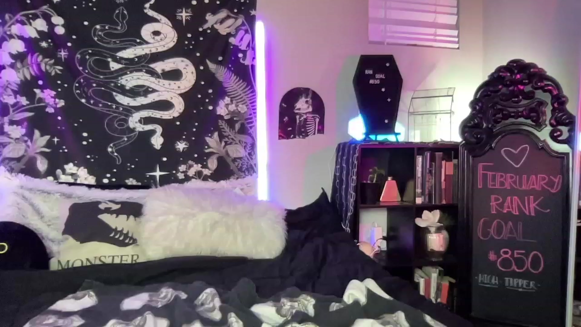 Gallery image thumbnail from RileyWoods's myfreecams stream on, 02/28/2023, 02:19 image 10 of 20