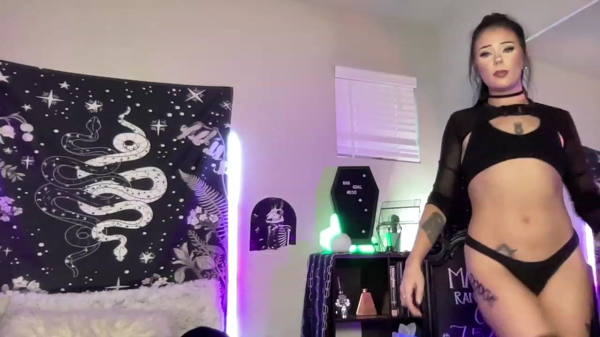 Gallery image thumbnail from RileyWoods's myfreecams stream on, 03/03/2023, 02:07 image 8 of 20