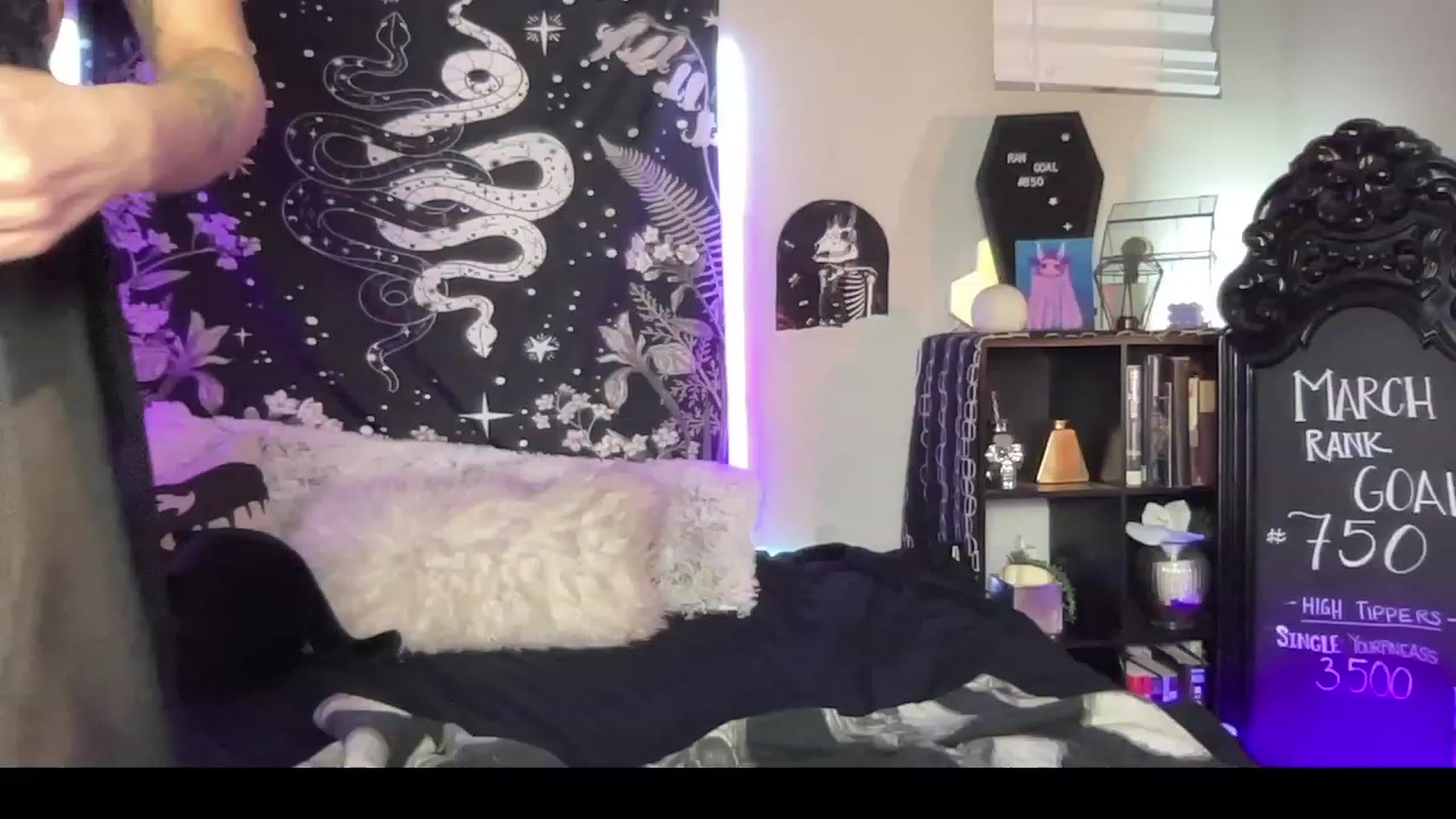 Gallery image thumbnail from RileyWoods's myfreecams stream on, 03/11/2023, 02:59 image 11 of 20
