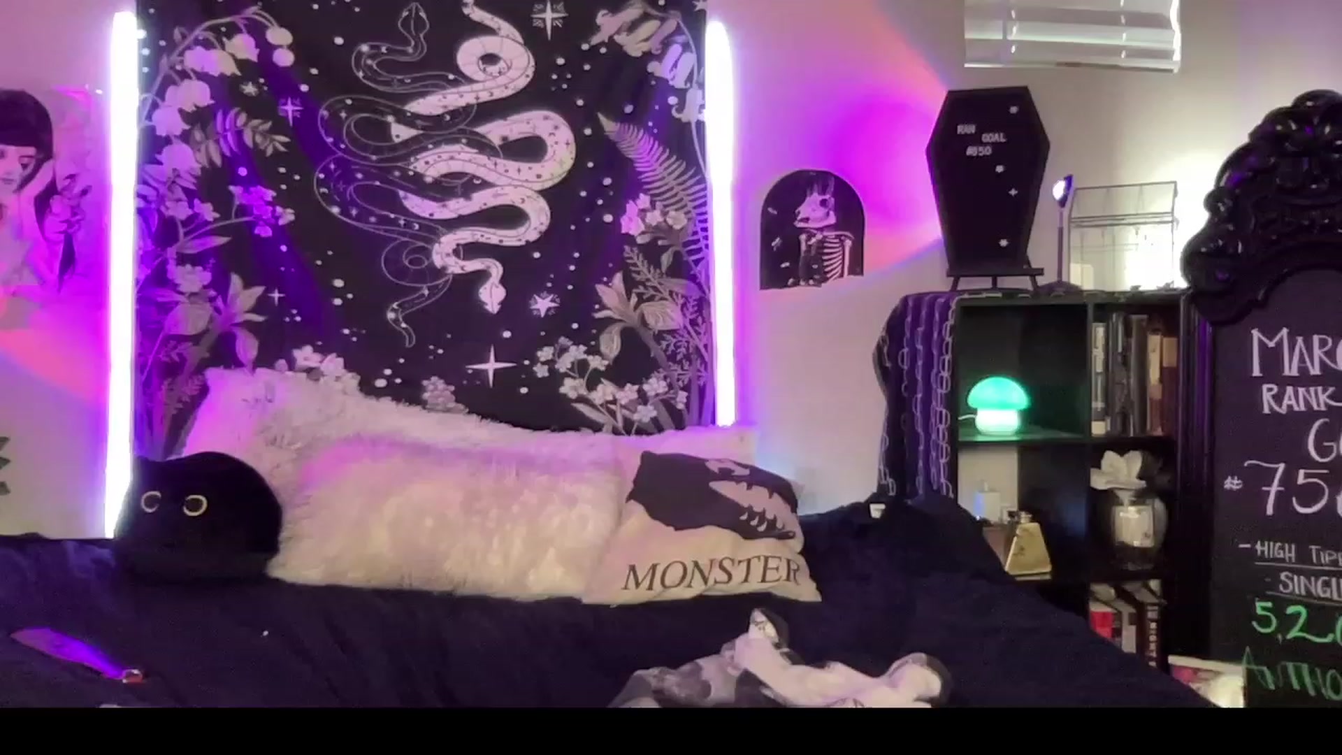 Gallery image thumbnail from RileyWoods's myfreecams stream on, 03/20/2023, 02:14 image 7 of 20