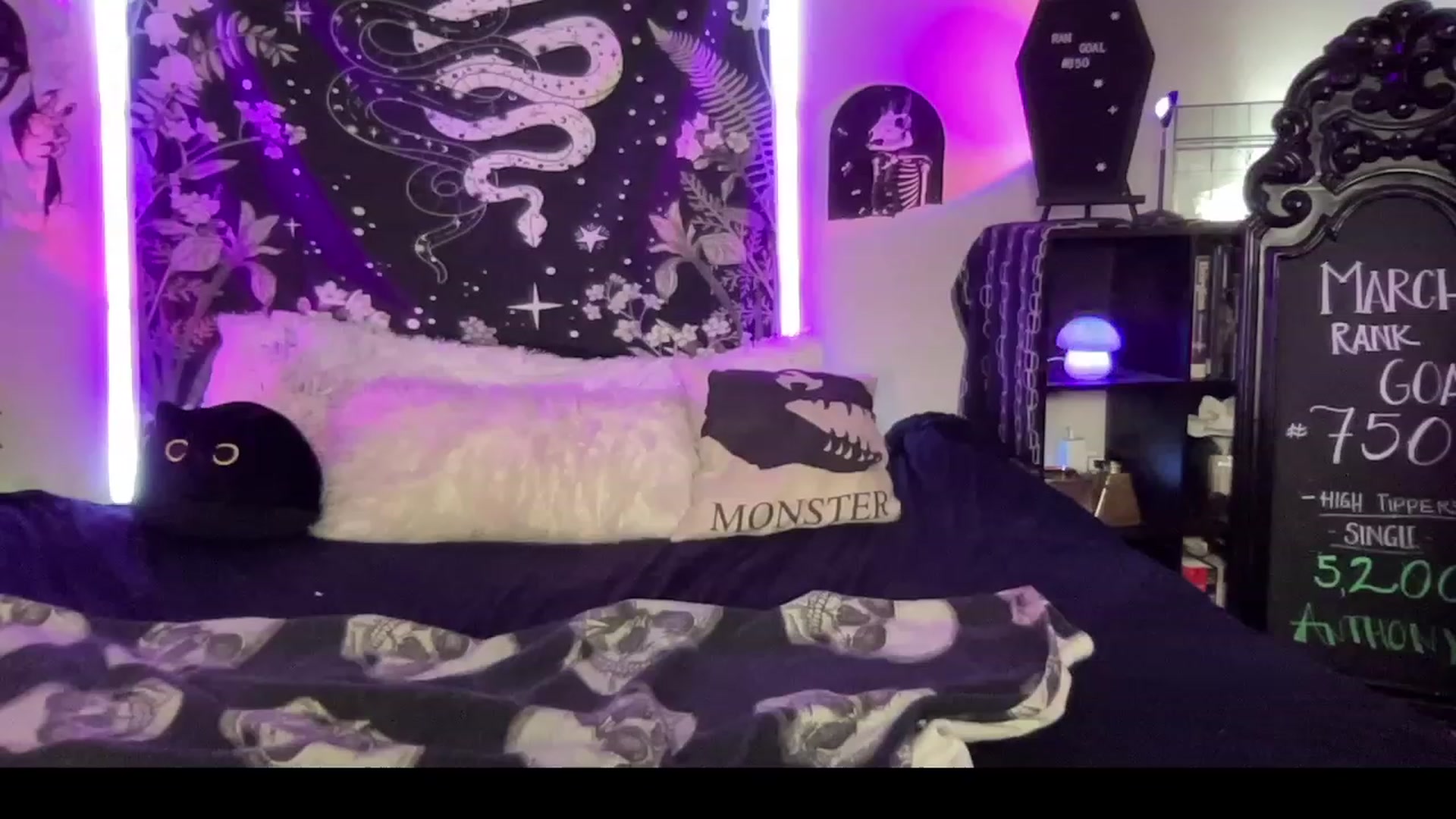 Gallery image thumbnail from RileyWoods's myfreecams stream on, 03/20/2023, 02:14 image 16 of 20
