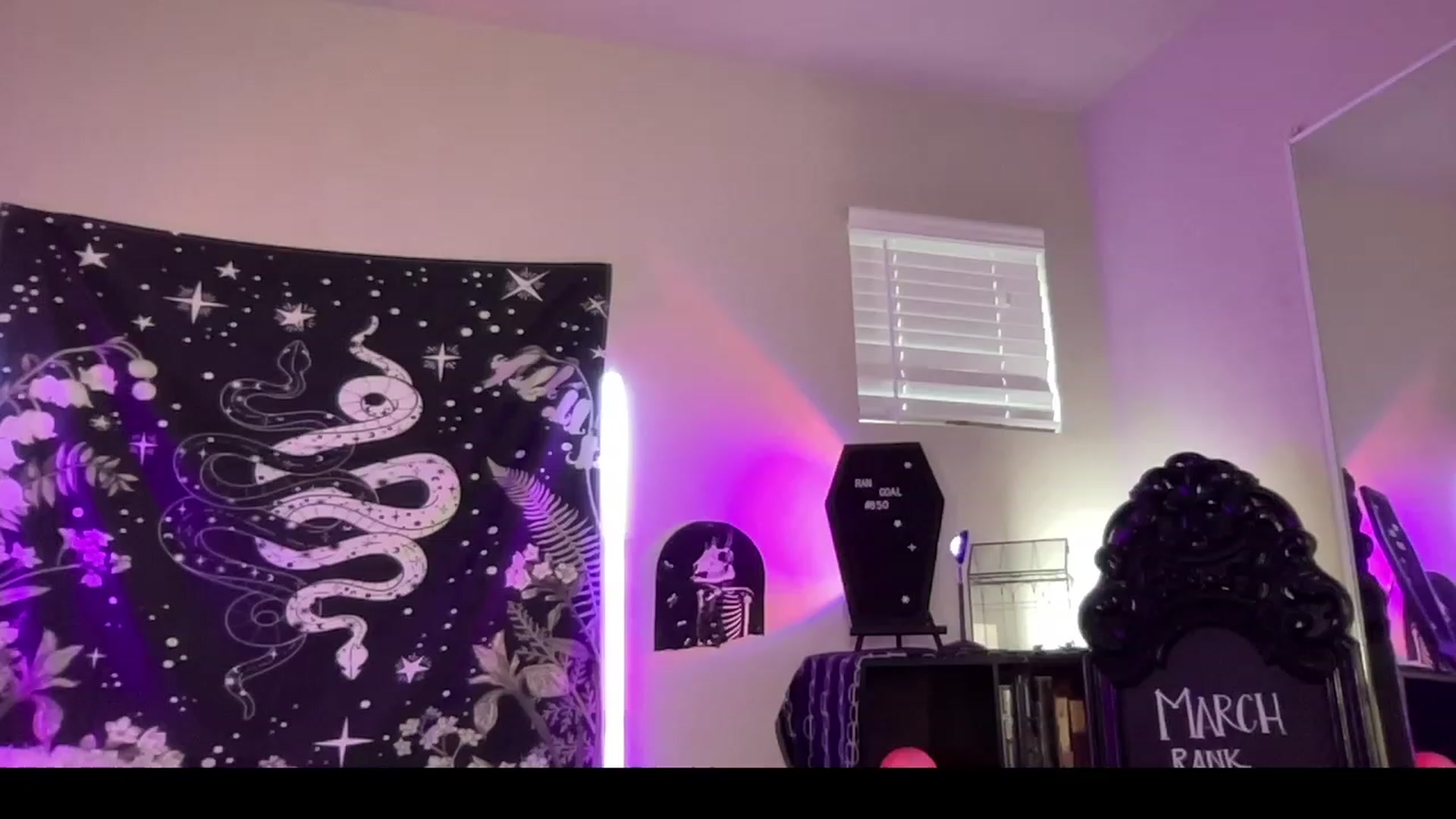 Gallery image thumbnail from RileyWoods's myfreecams stream on, 03/20/2023, 02:14 image 6 of 20